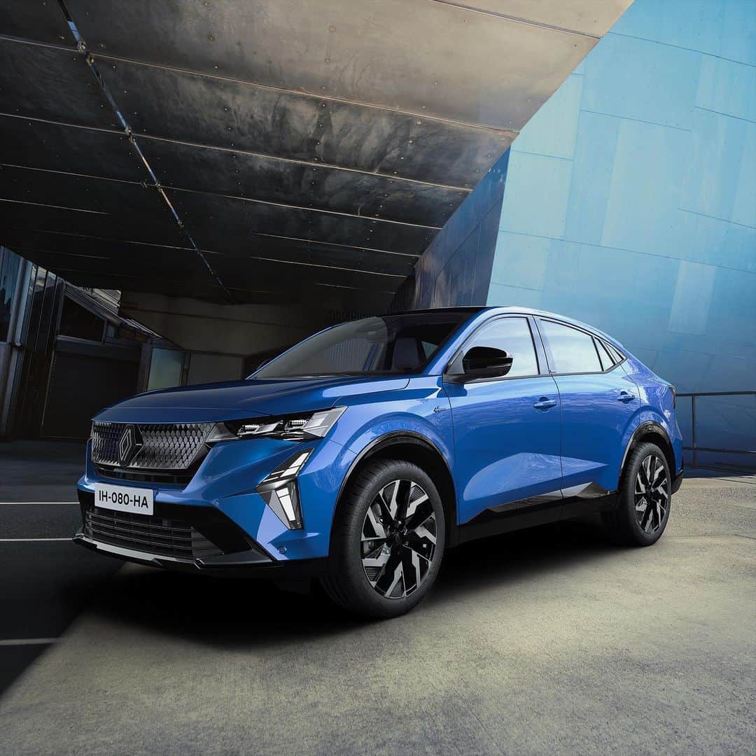 ルノーのインスタグラム：「Now that Renault has revamped its arsenal of technology for hybrid powertrains, chasses, and electronic equipment, it could no longer deprive its customers of a vehicle born and bred for driving pleasure – or deprive the brand of a new flagship. The All-new #RenaultRafale is both.」