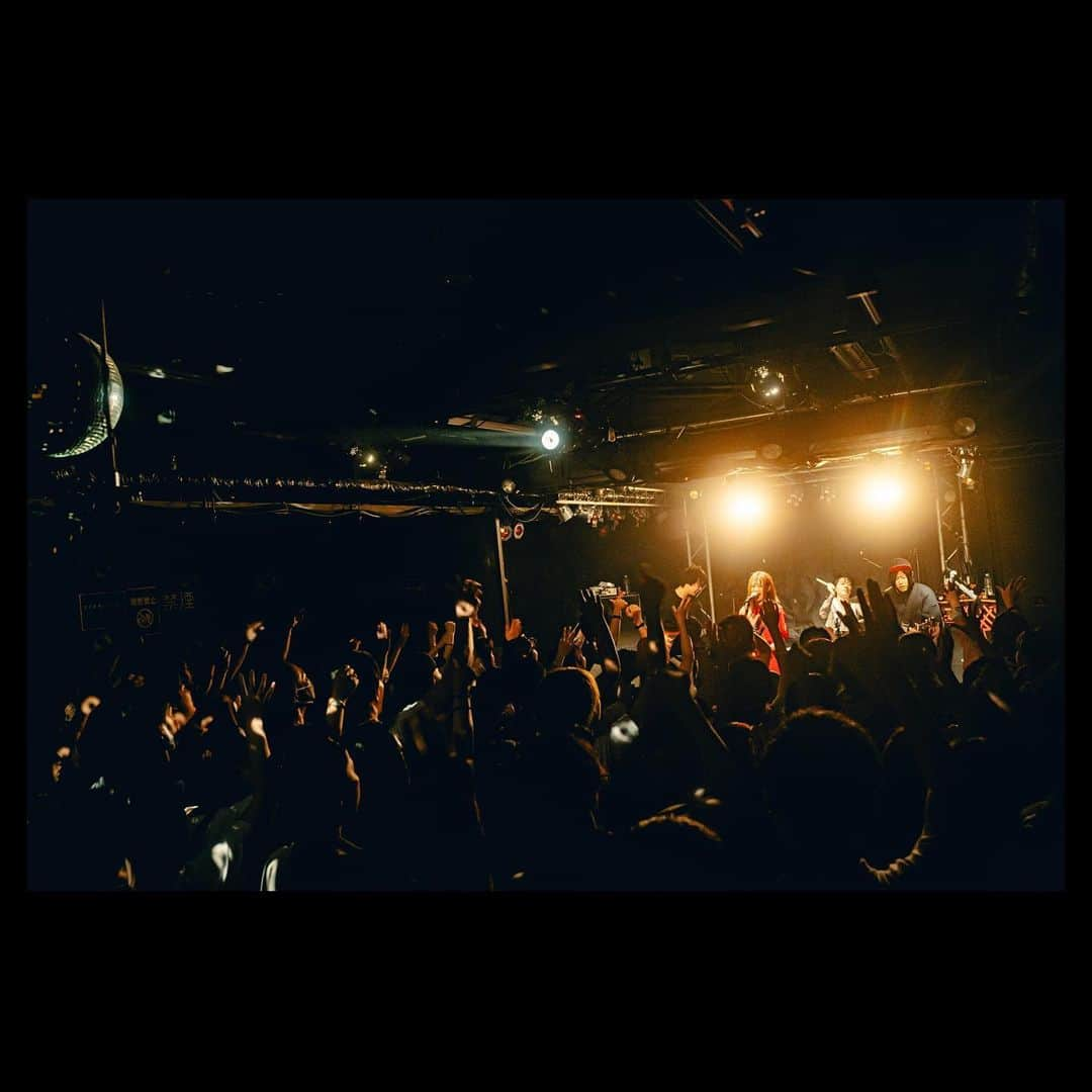 MOSHIMOさんのインスタグラム写真 - (MOSHIMOInstagram)「. 2023.06.18 「魂のスピリットスプリットツアー」 福岡 LIVE HOUSE Queblick  w / 超能力戦士ドリアン  photo by @teru_ttm」6月19日 19時00分 - moshimo_band