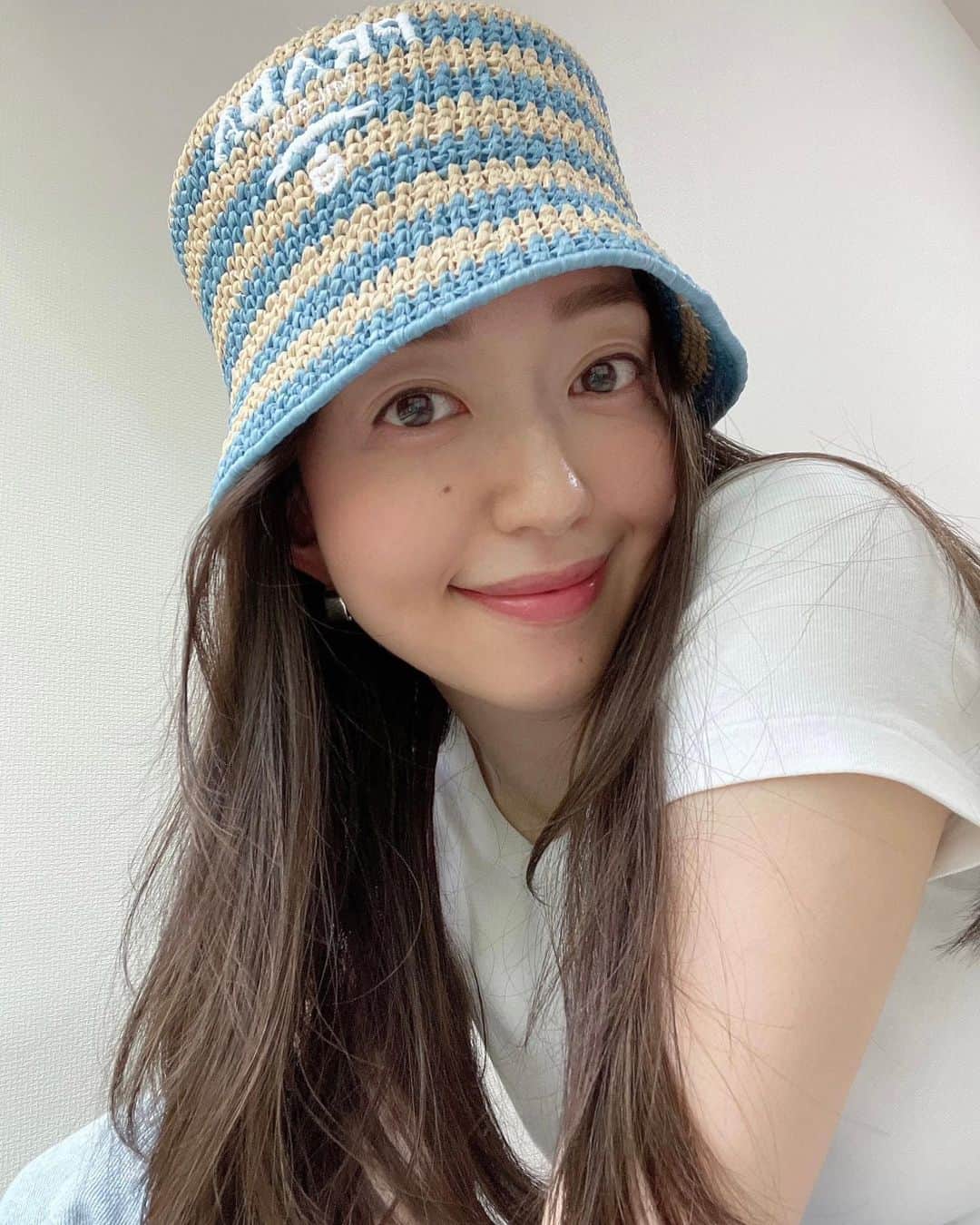 のインスタグラム：「: こんにちは♡遅くなりました‼︎ なんだか梅雨明けしたかのように 暑いですね🥵いつまでかな⁇🌦️ : 今日は友達とランチをしたあと🍴 代官山の @hedy_vintage へ お買い物にも行きました〜👩🏻‍🤝‍👩🏼 月曜日から大好きな友達に会えて、 パワーチャージできました😊✊🏻 皆さん、水分補給忘れずに💦 今週もがんばりまょう♡ : #monday #月曜の花 #水分補給  #今週もよろしくお願いします」