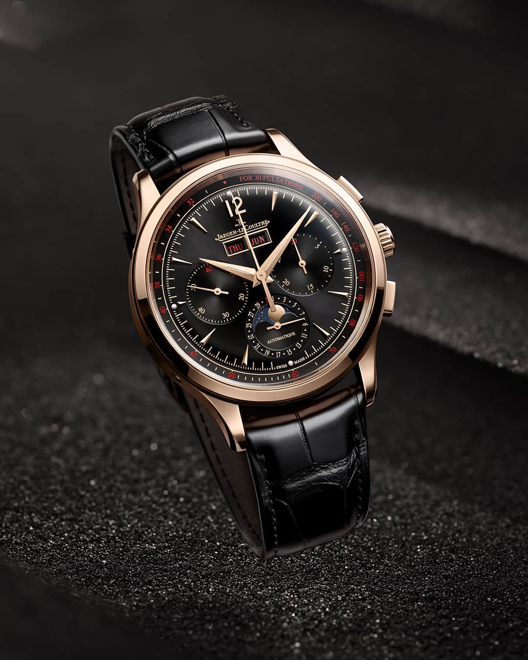 ジャガールクルトのインスタグラム：「Reinterpreting vintage aesthetics. #Master _ Master Control Chronograph Calendar Designed, made and assembled in our Manufacture _ The new Master Control Chronograph Calendar with black dial subtly recalls the coloured watch dials of the mid-20th century, reinterpreting their vintage appeal in a confidently contemporary style. _ #JaegerLeCoultre #Master」
