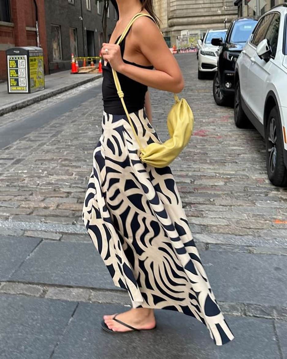 マリメッコのインスタグラム：「Summer's sweetest arm candy, the Karla bag, worn by @mimixn , @emmafridsell and vnessaluu 🍬  Get yours at marimekko.com. Link in bio.  ​#marimekko #karlabag」