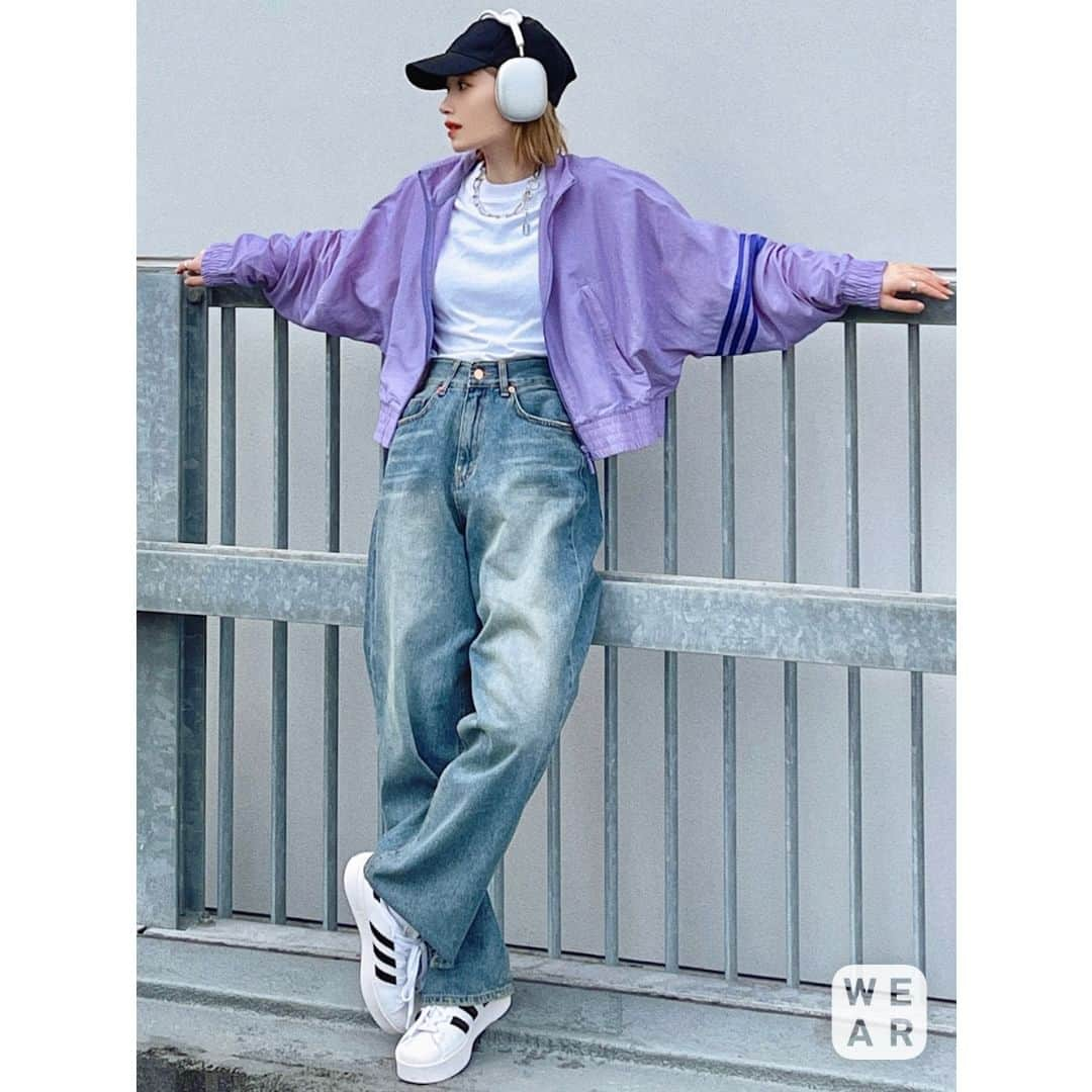 WEARさんのインスタグラム写真 - (WEARInstagram)「@wear_official では、トレンドのファッション情報をWEAR内のコーデと一緒に紹介！ ____________________________  Instagramフォロワー7.8万人✨✨ モデルやデザイナーとしても活躍している、T Λ Eさんのカラーコーデをまとめました🙌  コーデの詳細が気になる人は、アプリをダウンロードしてWEAR IDで検索！🔍  ▼pick up user @tae_624 (WEAR ID:tae624)  ＝＝＝＝＝＝＝＝＝  コーデのシェアリンクと＠wear_officialをタグ付けして ストーリー投稿してね🙌 WEAR公式アカウントで紹介されるかも⁉　  ＝＝＝＝＝＝＝＝＝  コーディネートが気になったら「保存」をタップ☝ 【着用アイテムの詳細】はWEARアプリまたはウェブサイトで👀  如果你喜歡我們po的穿搭，請記得按"保存"喔☝ 【穿搭單品的詳情】可以透過WEAR應用或官網查看👀  ____________________________ #WEAR #ootd #outfit #fashion  #コーデ #デニム #トラックパンツ #ロゴT #Tシャツ #GU #カラーパンツ #スラックス #夏服 #夏コーデ #スニーカー #韓国ファッション #きれいめコーデ #きれいめカジュアル #カラーコーデ #1週間コーデ #着回し #beautifulpeople #ミニバッグ #ハイウエスト #韓国 #カジュアル #カジュアルコーデ」6月19日 18時11分 - wear_official