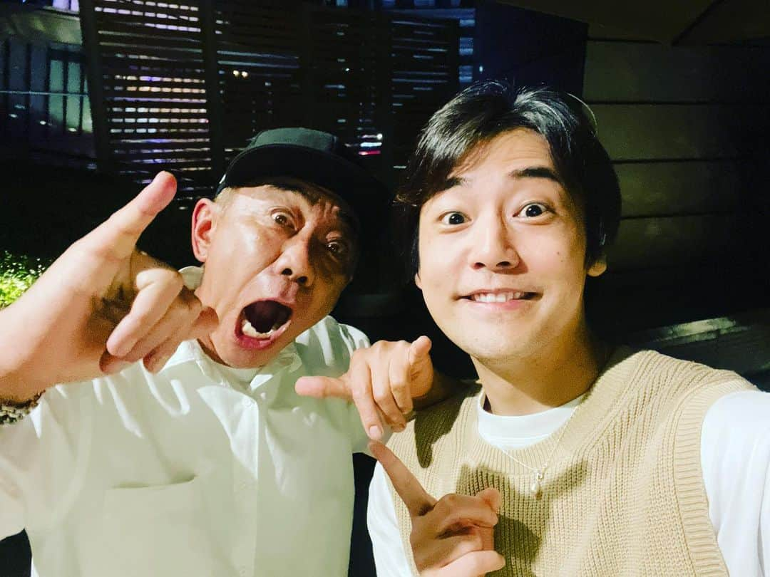 福士誠治さんのインスタグラム写真 - (福士誠治Instagram)「サプライズの出会い 先日ご飯していたら偶然木梨憲武さんと会いました。 昔からと言うかとんねるずドンピシャ世代の僕は嬉しさのあまり写真撮って良いですか？って もう興奮しまくりでした。 本当に素敵な方で飾らず一緒に撮って下さりました。 あー 幸せだ！  #福士誠治 #木梨憲武 #サプライズ #世代 #とんねるず」6月19日 18時21分 - seiji_fukushi