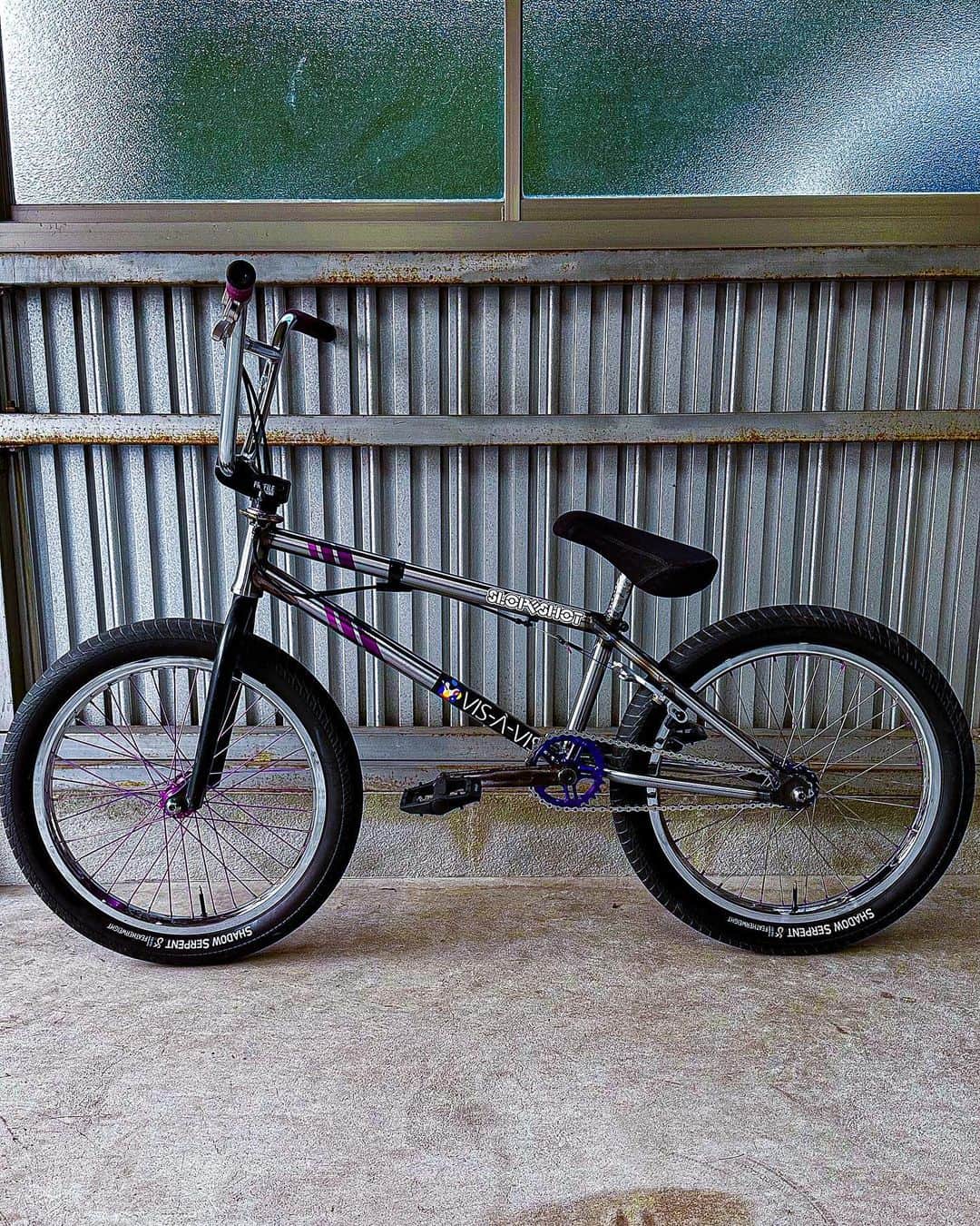 大池水杜のインスタグラム：「My New💜💜💜 SUBROSA Flight frame TT20.5 BIG thanks for ALWAYS→ @slopeshot   @visavis_jp #slopeshot #VANS #bern #タウン情報おかやま #ライト電業 #bmx #bmxgirl #bmxfreestyle #bmxwomen #自家塗装  乗ってて塗装剥がれませんよーに！🤣」