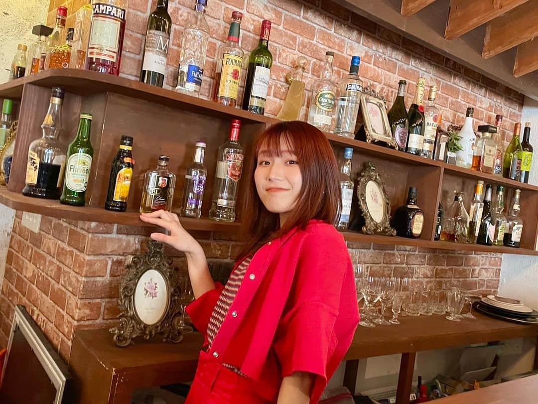 灯橙あかさんのインスタグラム写真 - (灯橙あかInstagram)「. スタジオ撮影にて📸 いいカットたくさん撮れたのでお楽しみに . みんなは好きなお酒とかある？ 未成年は好きな飲み物教えて😌 . . . #写真 #photo #ssw #東京 #WHITEBOX #bar #お酒」6月19日 18時19分 - toodaiaka81