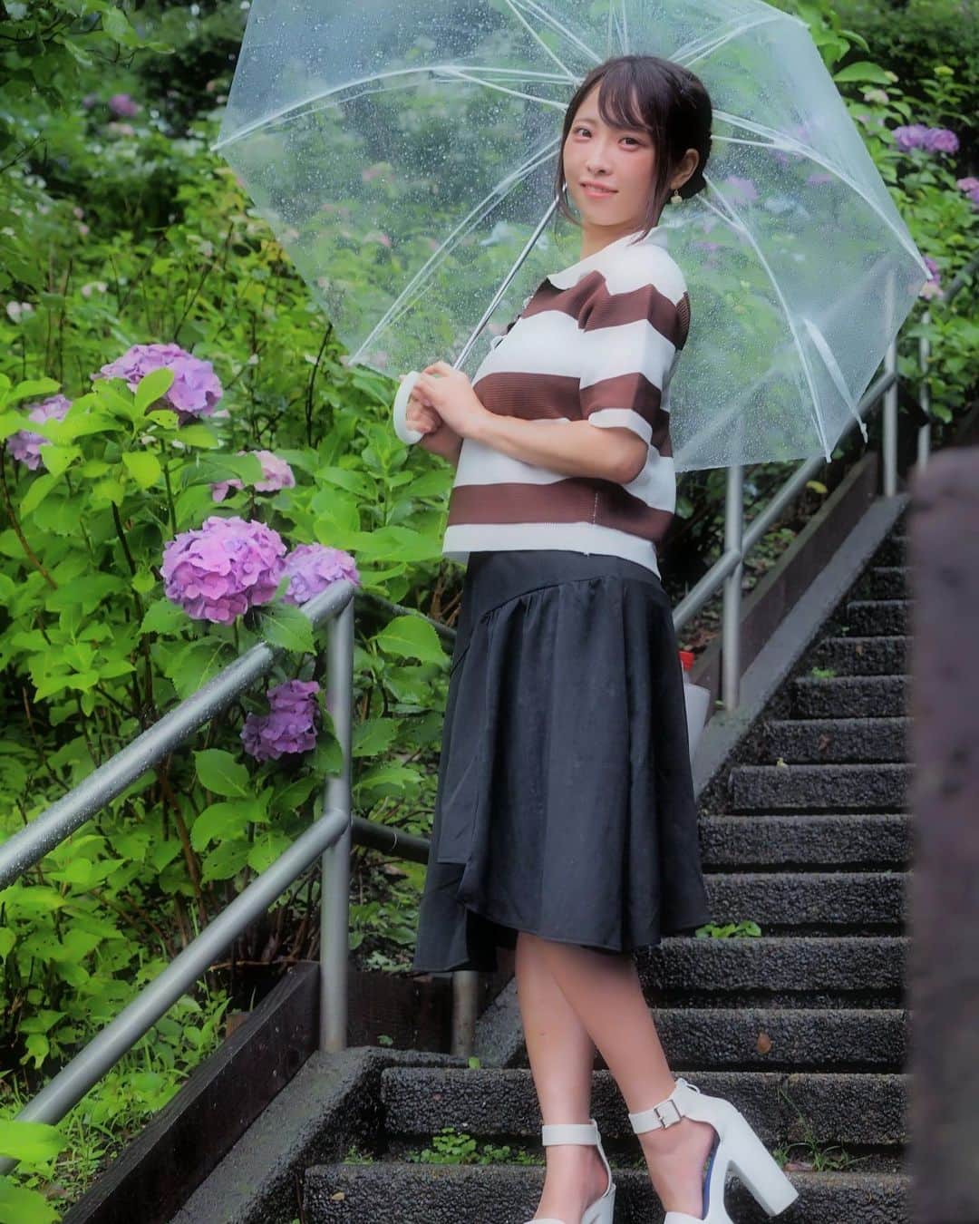 のインスタグラム：「雨×紫陽花  #撮影会 #撮影会モデル #被写体 #被写体モデル #被写体希望 #model #portrait #idol #写真好きな人と繋がりたい #ポートレート好きな人と繋がりたい #カメラマンさんと繋がりたい #カメラマン募集 #写真撮ってる人と繋がりたい #ファインダー越しの私の世界 #ポートレート #写真部 #girl  #角色扮演 #偶像 #东京 #코스프레 #아이돌 #도쿄」