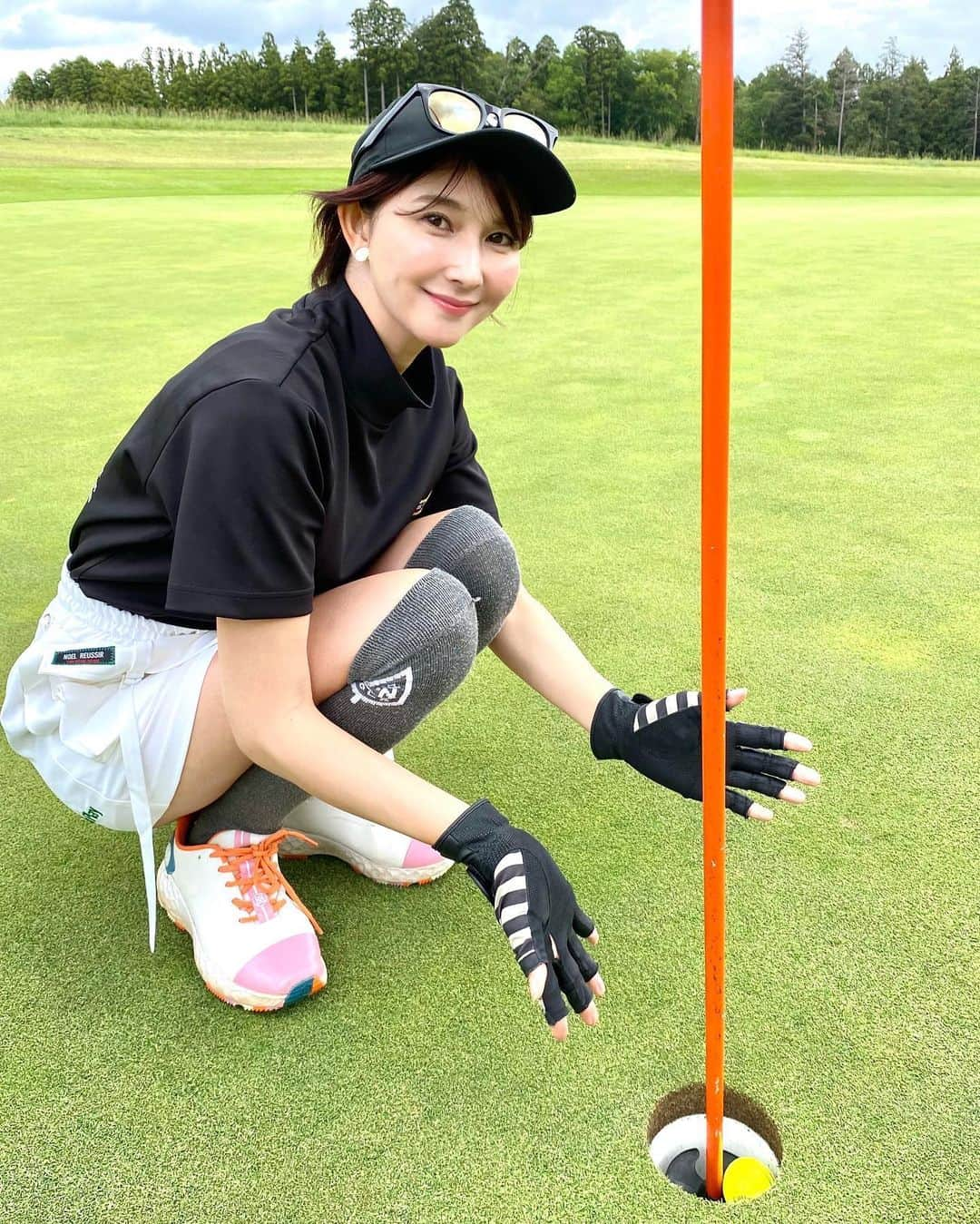 みづきのインスタグラム：「イーグル🦅⛳️はじめてとったよ  東京クラシックのHole8のPAR5✨ ドライバー不調だけど、イーグルは盛り上がる😌💛  ウエアは大好きなノエルさん👗 @noelreussir_official  アンバサダーさせてもらうことになったのでウエアの魅力伝えてゆきます♡ コンペや一日店長もさせてもらうかも！らしいです😌  #ショートヘア #ショートヘアー  #ショートヘアー女子   #ゴルフ女子 #スポーツ女子 #ゴルフ好きな人と繋がりたい  #ゴルフ女子と繋がりたい #ゴルフ #ゴルフコーデ #golf #golfswing #genicgolf #victoriagolf #スポーツ #高尔夫球 #골프  #골프레슨  #スイング #ゴルフスイング #gingergolfteam4期生 #カットモデル #カットモデル無料 #コスプレ #コスプレイヤー #cosplay #角色扮演 #코스프레  #cosplayer」