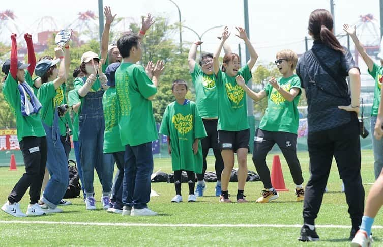 田中美南さんのインスタグラム写真 - (田中美南Instagram)「. INAC family day❤️‍🔥 2023シーズン締め括りました！ 色とりどり体育祭みたいで楽しかったな😊  チームリオ「頑張ったで賞🏆」やりましたね👏  皆さん、暑くて長い時間 お疲れ様でした✌︎✌︎  #weleague #inac #女子サッカー #田中美南」6月19日 18時33分 - minatanaka_official