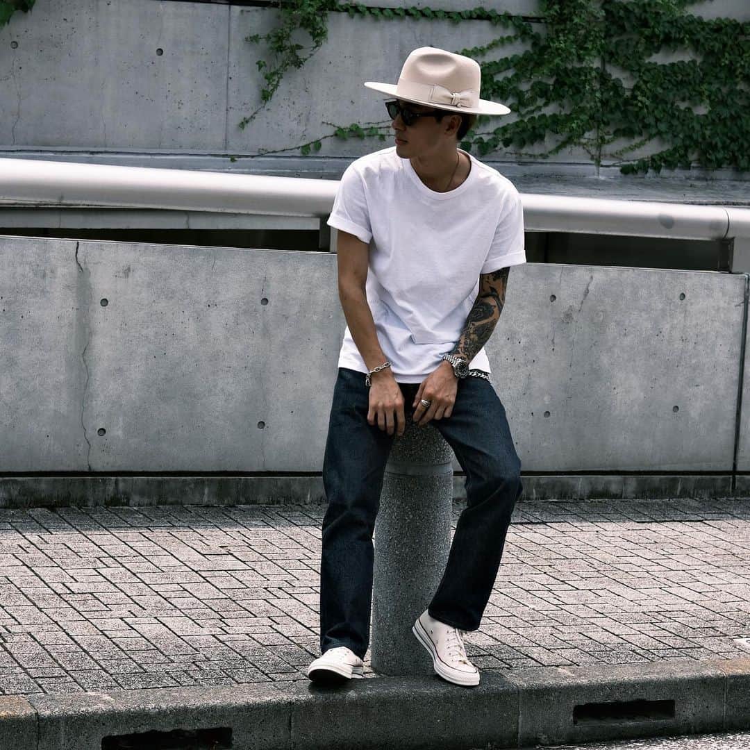 漆山葵のインスタグラム：「明日は洗車しよう🛻☀️」