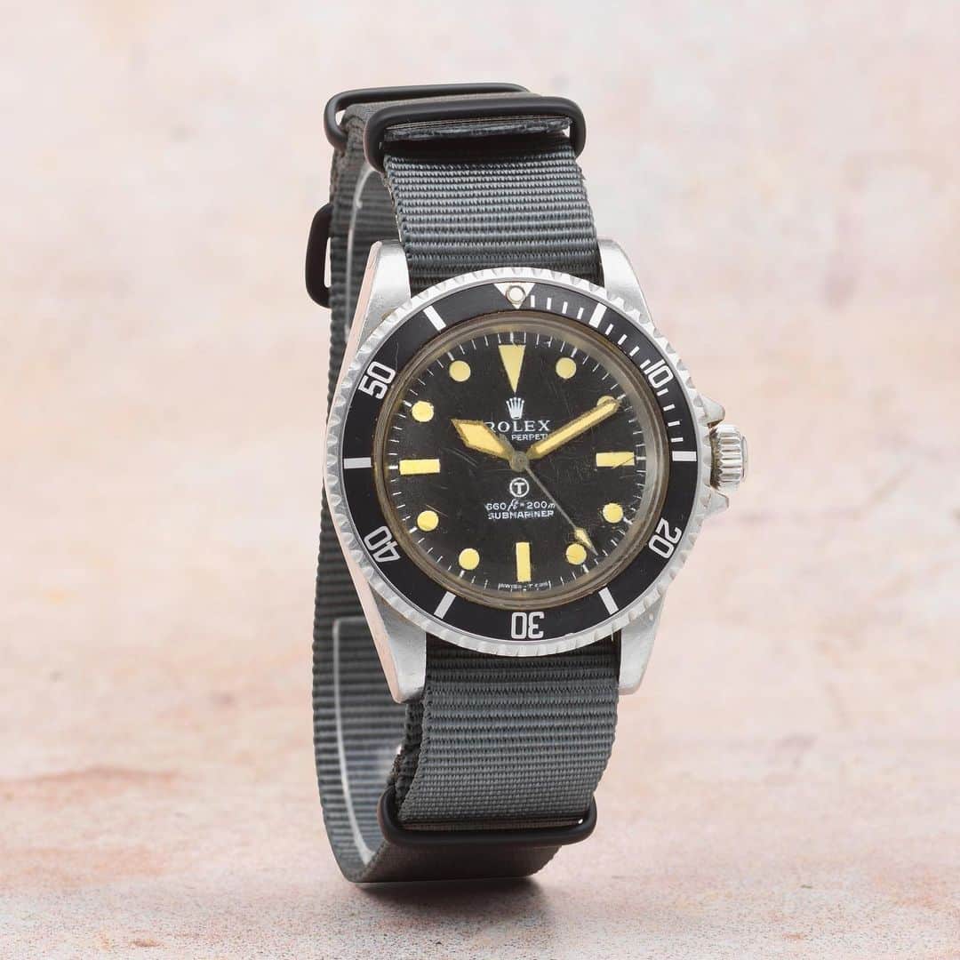 Daily Watchさんのインスタグラム写真 - (Daily WatchInstagram)「This very rare Rolex “MilSub” Submariner ref. 5513 is the ultimate toolwatch. Ordered in 1974 by the Ministry of Defence as a direct order for the British Military one can only assume that this watch has had an active and tough life. Now for sale at @bonhamswatches it will be sold on wednesday to the highest bidder. Estimate is set at £70-90,000, and more info can be found on the Bonhams website. #bonhamswatches #rolexmilsub #rolex5513」6月19日 18時48分 - dailywatch