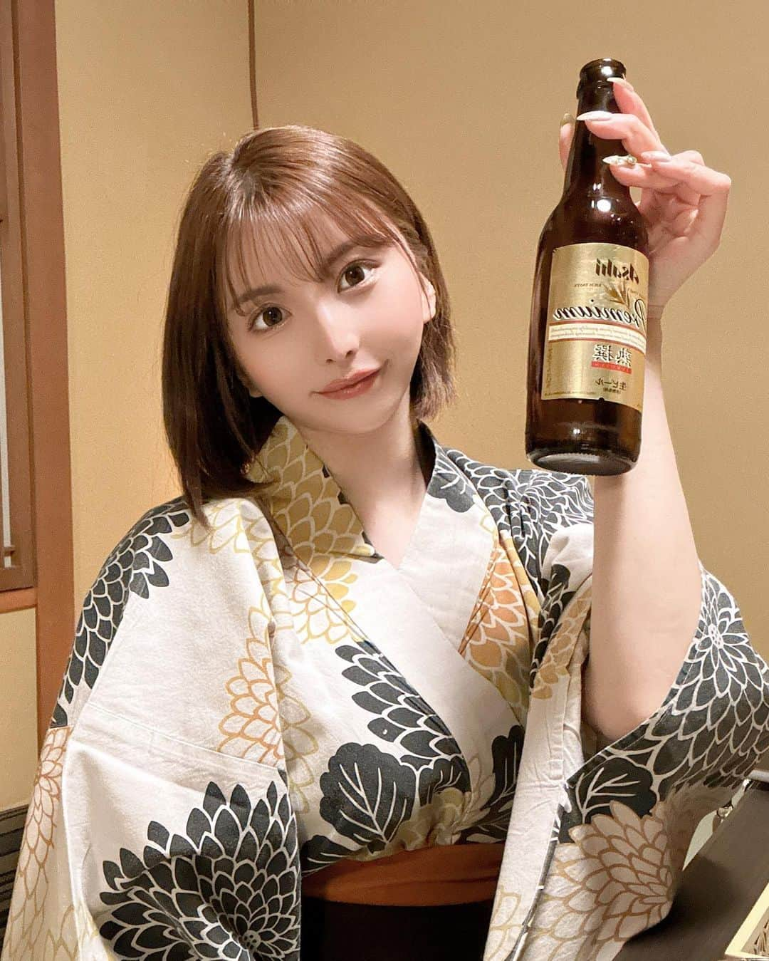 愛川みれいさんのインスタグラム写真 - (愛川みれいInstagram)「ぎゅっ❤️🧡  こういうクッションは とりあえず抱きついとこ✌️💫  温泉♨️×お酒🍺🍶って 相性良すぎないか...🤤💋  幸せの極みちゃん🫶  #温泉#金沢#百楽荘#温泉旅館  #着物#浴衣#お酒#日本酒好きな人と繋がりたい  #女子旅#タビジョ#愛川みれい」6月19日 18時42分 - mirei.aikawa