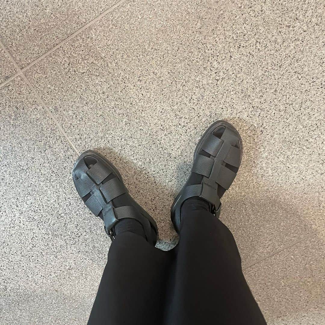 金子綾さんのインスタグラム写真 - (金子綾Instagram)「today's... #ootd  #akcloset   冷え対策でなかなか靴下から 素足になれないでいる…😅」6月19日 18時44分 - ayaaa0707