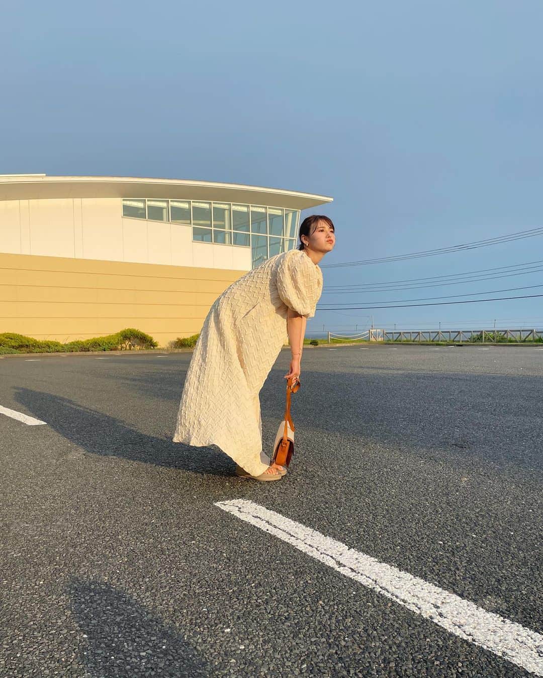 井口綾子さんのインスタグラム写真 - (井口綾子Instagram)「夏っぽくなってきたね〜🌈🏄‍♀️  この @amail_official のワンピース楽ちんなのにかわいくてこの夏たくさんきちゃいそう〜🥑」6月19日 18時45分 - ayako_inokuchi