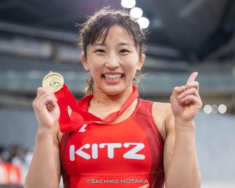 須崎優衣のインスタグラム：「明治杯全日本選抜選手権大会50Kg級優勝することができました🥇 ・ 支えてくださった方々、応援してくださった方々全ての皆様のおかげです！本当にいつもパワーをくださりありがとうございます🙇‍♀️✨ ・ 9月の世界選手権で絶対に優勝してパリオリンピックの代表権を必ず勝ち獲ってきます💪🔥このチャンスを必ずそして確実に自分のものにするために人生を懸けて戦います🔥🔥 ・ これからもご支援よろしくお願い致します🙏❤️‍🔥 ・ I was able to win the Meiji Cup🥇 ・ Thanks to all of you who supported me🙏Thank you for always giving me power🙇‍♀️✨ ・ I will definitely win the world championship in September and win the right to represent the Paris Olympics 💪🔥  Please look forward to further evolution💪🔥🥇  #kitz #TEAM須崎」