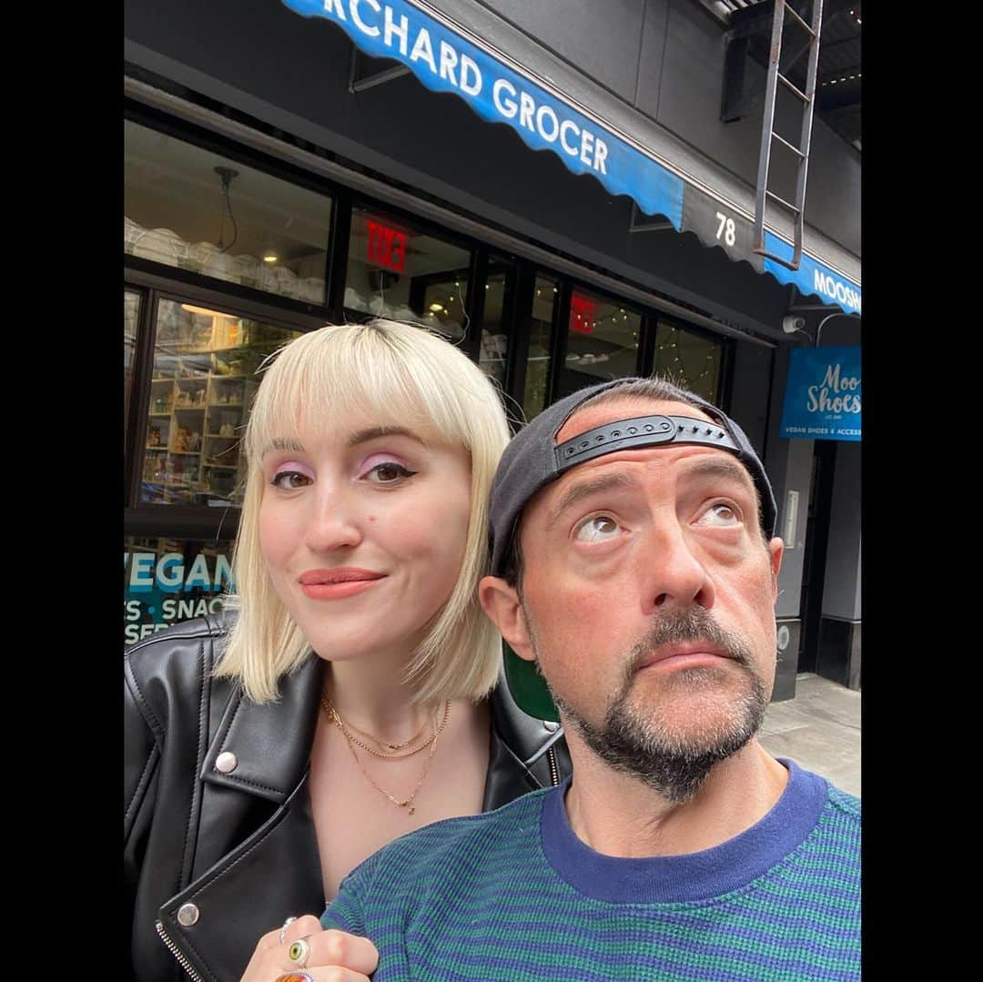 ケヴィン・スミスさんのインスタグラム写真 - (ケヴィン・スミスInstagram)「For Father’s Day, I took my only begotten child @harleyquinnsmith to see @sweeneytoddbway! It wasn’t life imitating art so much as life imitating a movie I made 20 years ago, with me being #benaffleck and Harley standing in for @raquelxcastro. Sweeney has always been my favorite musical - so much so that I’ve seen the show five different times. And this production of the @realsondheim classic was my favorite, with @annaleighashford absolutely crushing it as an hysterical Mrs. Lovett and @joshgroban making a heartbreaking Benjamin Barker. After joining us for some shopping at @mooshoes_nyc and @orchardgrocer and an excellent lunch at @pskitchennyc, future son-in-law @austinzajur skipped the show so Harley and I could Daughter-and-Dad it in seats so close to the stage, I could’ve stolen a meat pie from @gatenm123. Back in the day, my Dad partly parented by sharing with me the media he loved, and I’ve always tried to follow his example by doing the same with my kid. Bringing Harley to Todd was a longtime dream of mine - so checking off this Broadway box made it a meaningful Father’s Day for this particular Mother Fucker. Harley, you’re the best daughter I could ever hope for, Kiddo. Thank you for not only making me a Dad, but for making me the kind of Dad that would’ve made my Father feel like he succeeded. #KevinSmith #harleyquinnsmith #sweeneytodd #austinzajur #fathersday」6月19日 18時52分 - thatkevinsmith