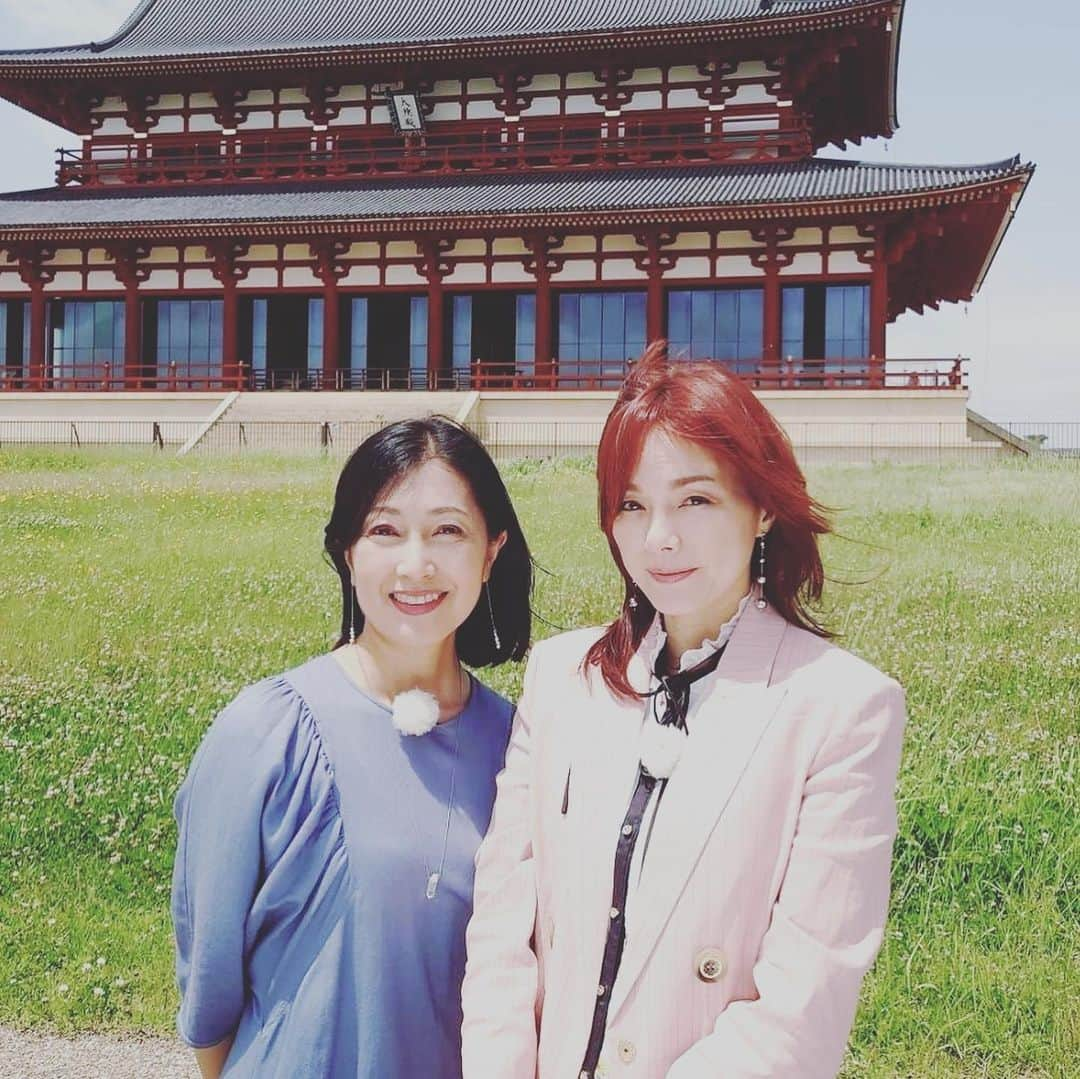 鶴田真由さんのインスタグラム写真 - (鶴田真由Instagram)「久しぶりに七瀬ちゃんと再会❣️ 奈良に女二人旅してきました。 七瀬ちゃんとの奈良は不思議な巡り合わせに思えてならない✨🌈✨😃✨  『えぇトコ』なんとステキな天平のこころ〜奈良 平城京界わい〜 2023年6月22日（木）19:30～19:57　NHK総合（関西地方）   2023年7月 7日（金）14:05～14:30　NHK総合（全国放送） ※予定 https://www.nhk.jp/p/osaka-eetoko/ts/8X53QX9XM5/ #鶴田真由 #えぇトコ #奈良 #平城京 #nhk #相川七瀬」6月19日 19時04分 - mayutsuruta