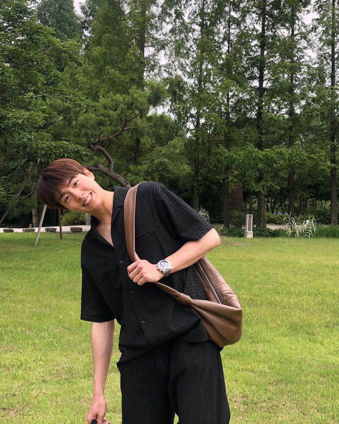 イ・ヒョヌさんのインスタグラム写真 - (イ・ヒョヌInstagram)「초록색 하루🌱」6月19日 18時59分 - hihyunwoo