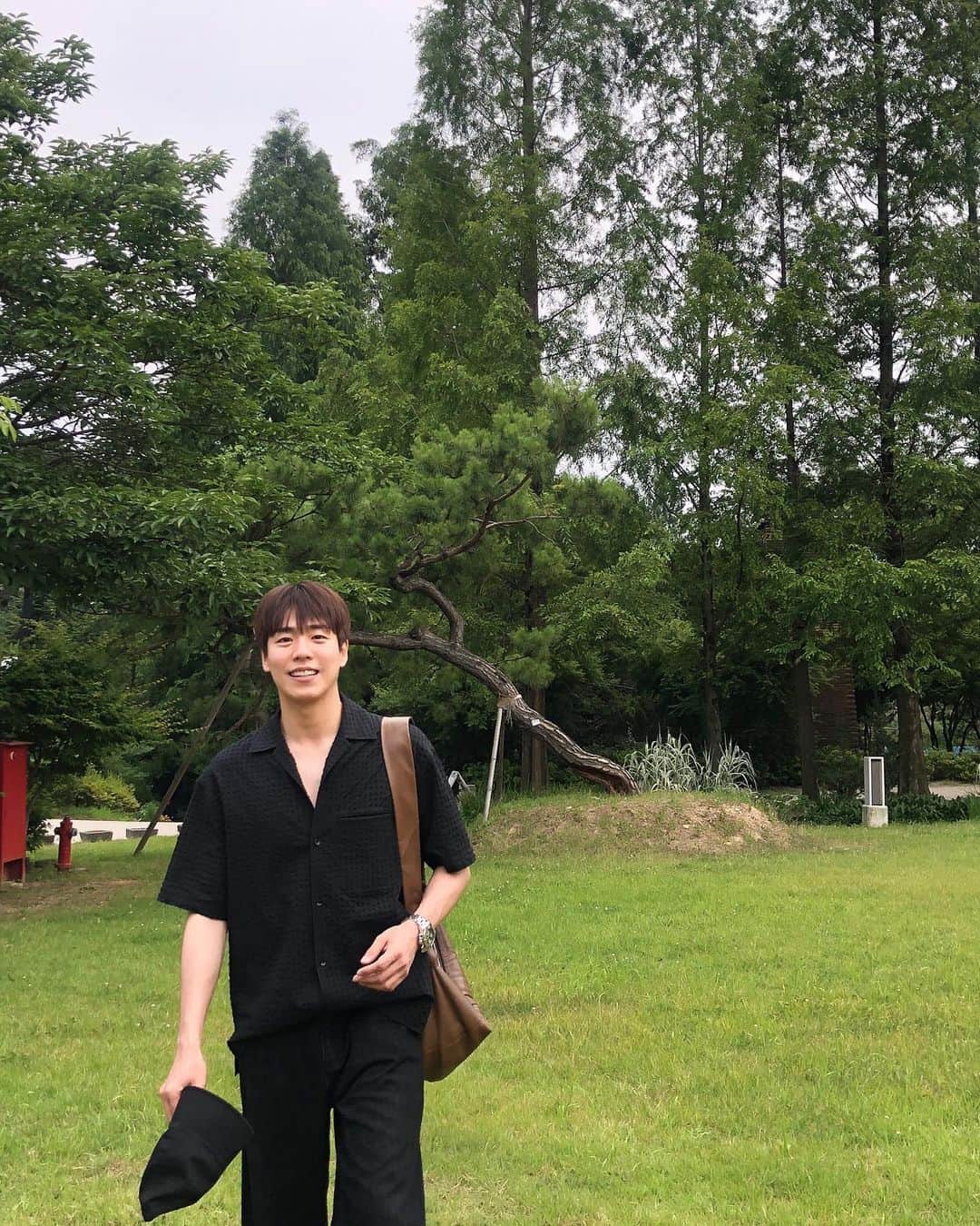イ・ヒョヌのインスタグラム：「초록색 하루🌱」