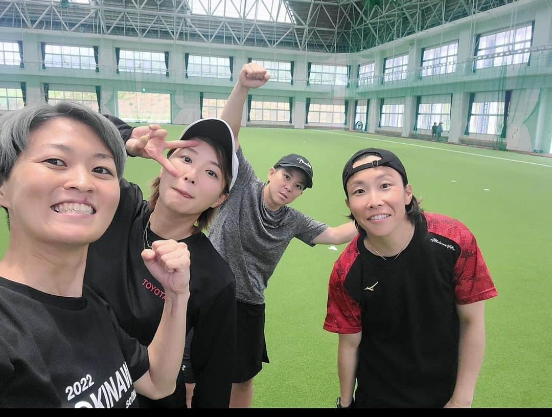 山田恵里さんのインスタグラム写真 - (山田恵里Instagram)「🌺🥎沖縄講習会🥎🌺  2月に引き続き今回も参加させていただきました！  可能性は無限大だと、改めて感じました！！！  また皆さんにお会い出来ることを楽しみにしています🤗  携わっていただいた皆様、 本当にありがとうございました🙇‍♀️」6月19日 19時12分 - eriyamada19