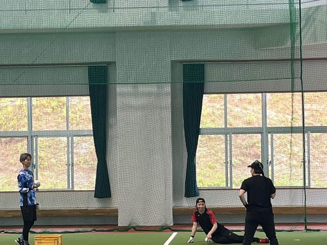 山田恵里さんのインスタグラム写真 - (山田恵里Instagram)「🌺🥎沖縄講習会🥎🌺  2月に引き続き今回も参加させていただきました！  可能性は無限大だと、改めて感じました！！！  また皆さんにお会い出来ることを楽しみにしています🤗  携わっていただいた皆様、 本当にありがとうございました🙇‍♀️」6月19日 19時12分 - eriyamada19