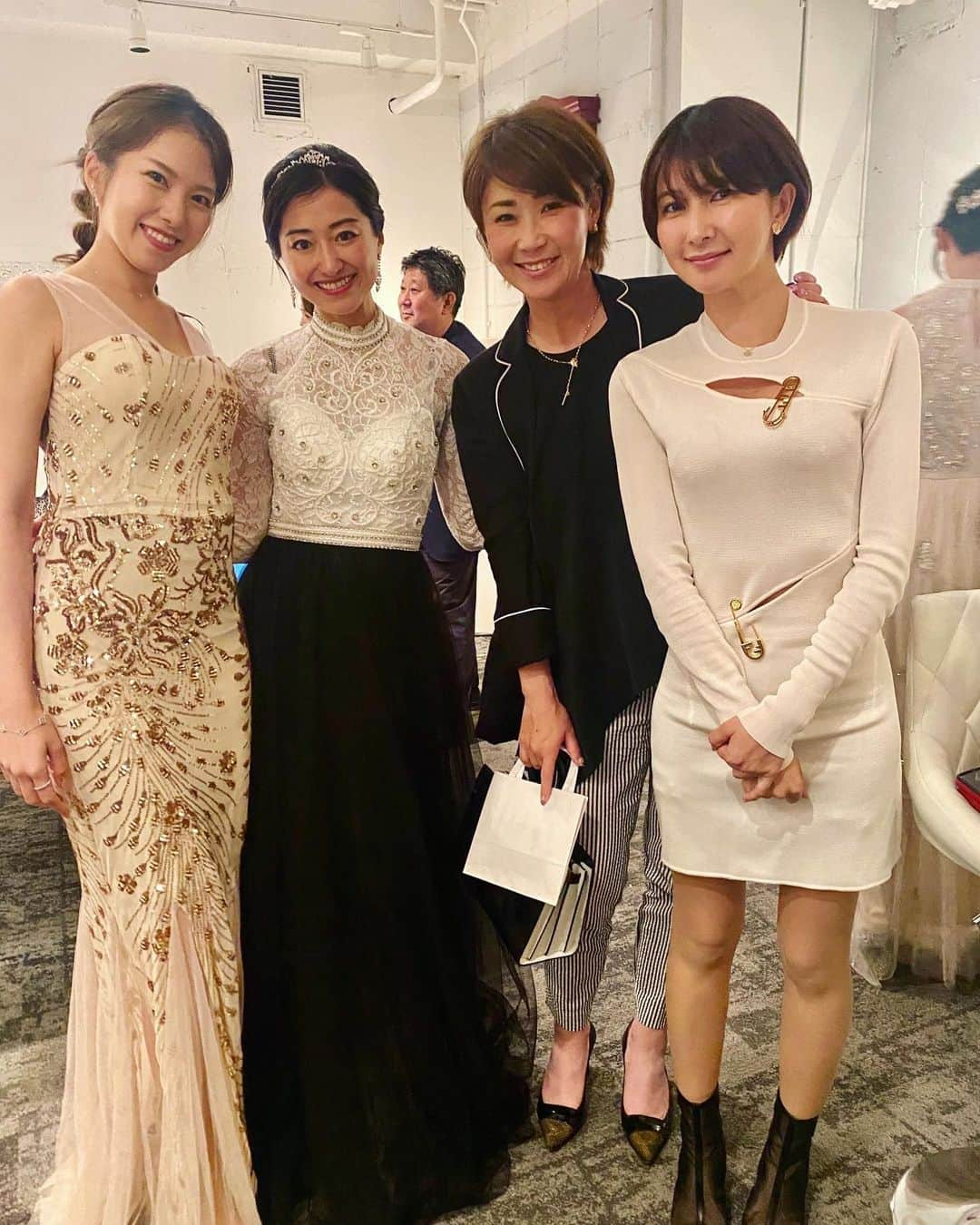 江辺香織さんのインスタグラム写真 - (江辺香織Instagram)「中世ヨーロッパ👑  貴族が愛したビリヤードシーンを彷彿させるようなドレスアップイベントが13名のショープレイヤー達により実現しました✨  1人2種類のトリックショットを披露✨  ショットはプロがショーでみせるような本格的なメニューで6ヶ月かけて練習し、本番はセットも自身で行います。  最優秀賞、Perfect賞、ベスドレ、それぞれに賞を設け🏆  当日は、この小さなサロンで40名以上の観客の方が見守る中、手を震わせながらショットする姿は、我が子を見守るような愛しい気持ちにさせられました🥺🥰  そして、そんな中での生徒さん達のショットの成功はとても感動的なものでした🥺😭😘  皆さんのチャレンジ精神と、本番までの練習の組み立て方が素晴らしくまた背筋が伸びる思いです😌❣️  イベントへ足を運んで下さった方々、レッスンや監修をサポートして下さった町田正プロに多大なる感謝の気持ちです❣️  年末に向けてまた新たなショットの練習がスタートしています✨　  #ビリヤード #billiards  #トリックショット #trickshot #poolsalon #poolsalon503  #pool #masse #tokyo #onlymembership #salon」6月19日 19時07分 - kaori.ebe