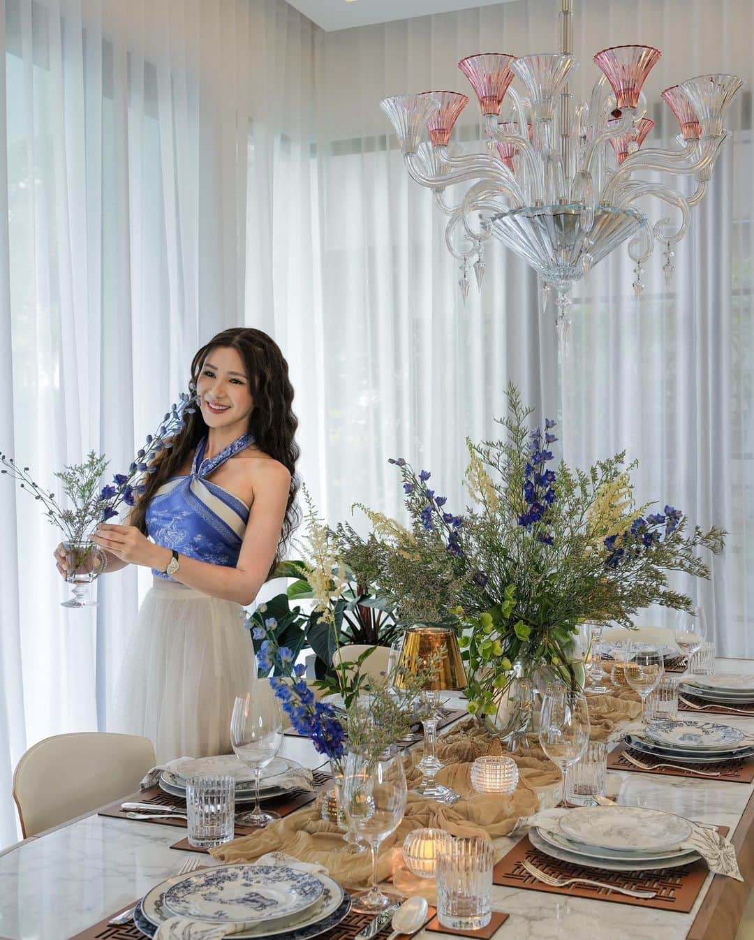 ジェイミー・チュアのインスタグラム：「💙 The hostess prepares the blues.」