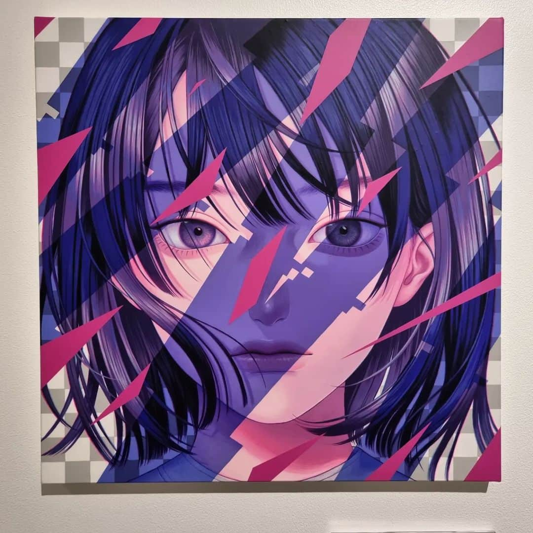 紺野真弓さんのインスタグラム写真 - (紺野真弓Instagram)「Mayumi Konno's paintings are works both Realism and Surrealism  @konnomym 's character(s) is constantly surrounded in Mystery, they're identity is never specified. Is it a self-portrait ? Does it represent the artist's emotions or someone that she cherishes ? A Present, a Past or a Future ? The young girl is immersed in photo-edited-like compositions of purple and violet. This surreal composition was not digitally edited but set on the canvas, layer by layer.  1(36), Acrylic on Canvas, 40x40 cm  紺野真弓さんの絵画は、リアリズムとシュルレアリスムを併せ持つ作品である。  紺野真由美の作品は、常に謎に包まれ、その正体が特定されることはない。これは自画像なのでしょうか？作者の感情や大切な人を表現しているのでしょうか？現在なのか、過去なのか、未来なのか。 少女は、紫と紫の写真編集のような構図に没入している。このシュールな構図は、デジタル編集ではなく、キャンバスの上に一枚一枚セットされている。  1(36)、アクリル、キャンバス、40x40cm  Location: The Old Street Gallery, 62 Paul Street, EC2A 4DQ   ________________________________________ #konnomayumi  #mayumikonno  #acryliconcanvas  #acrylicpainting  #kawaiiaesthetic  #kawaiidesu  #japanesegirl  #artsy  #artoftheday  #tokyoartscene  #tokyoparkgallery  #oldstreetgallery  #shoreditchpopup  #londonart」6月19日 19時19分 - konnomym