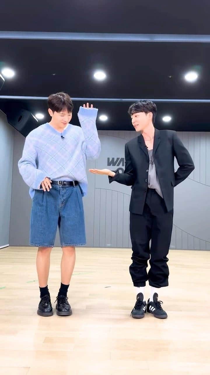 ロイ・キムのインスタグラム：「나만 빼고 다 잘해...  요염섹쉬 @m_l_i_j_201 🤍  #wegohighchallenge  #위고하이챌린지」