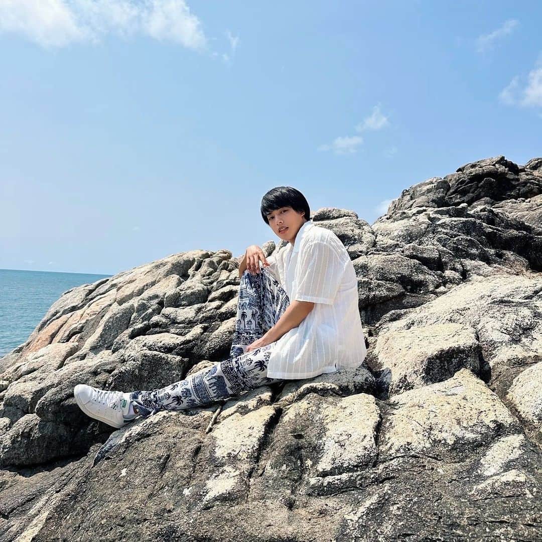 佐藤嘉人のインスタグラム：「サムイ島映えスポットでの写真📷ココナッツアイス美味しすぎるからおすすめ👍 #タイ #サムイ島 #ココナッツアイス #ラートコビューポイント #ビッグブッダ #thailand」