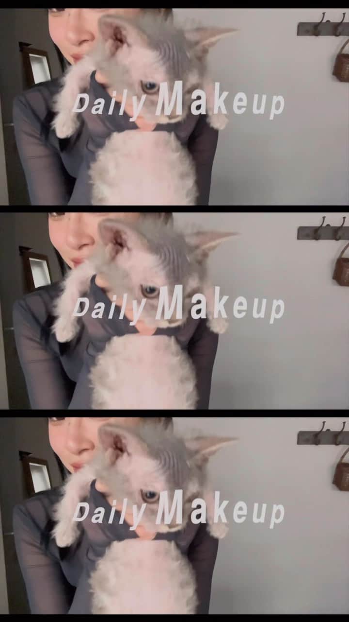 のインスタグラム：「ついに！毎日メイクアップ動画が完成しました。とっても参考になる永久保存版です🧜 今夜20時YouTubeにて公開されます。🤍🤍🤍　#youtube #juemi #メイク動画 #じゅり買い」