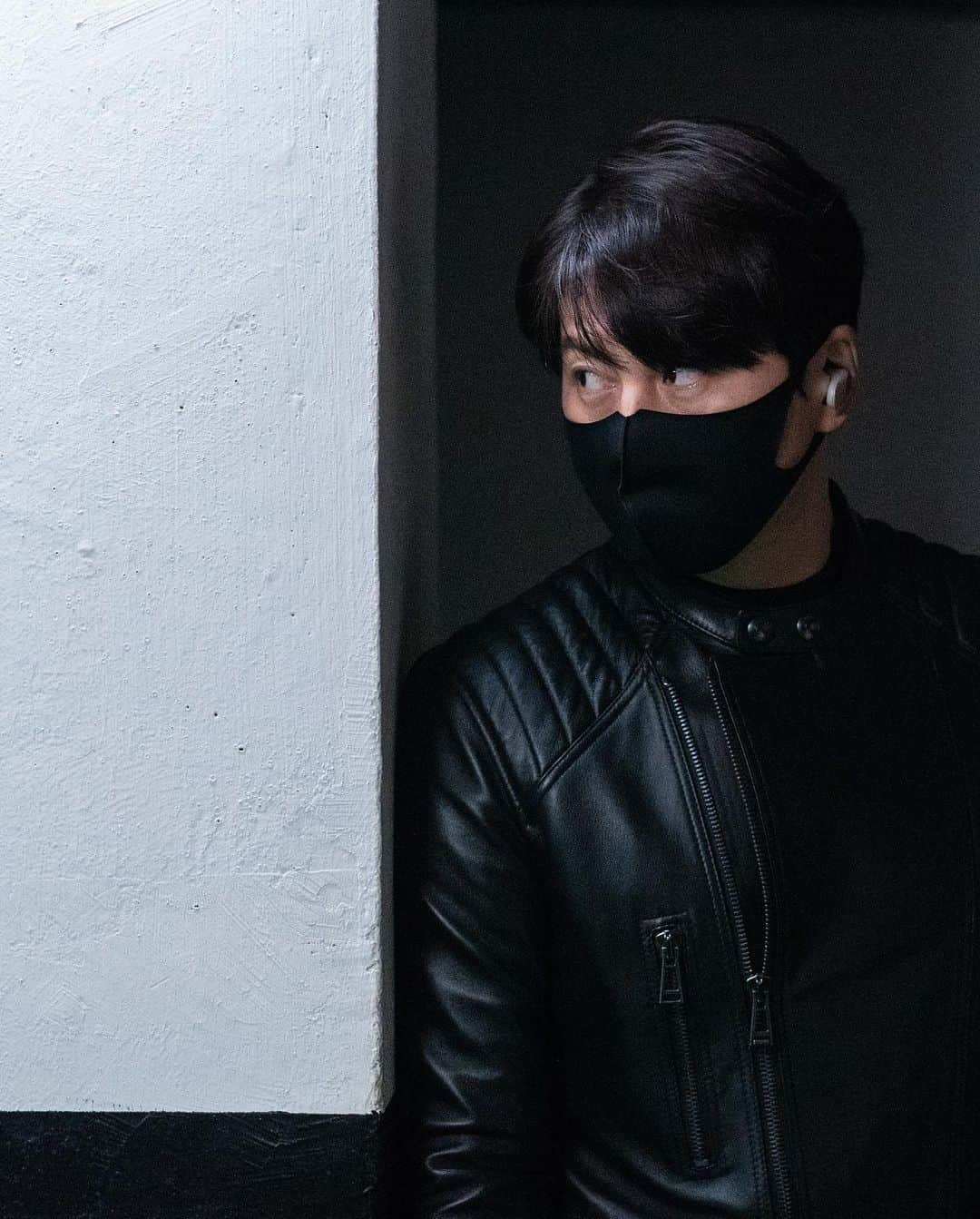 リュ・スヨンのインスタグラム：「. #사냥개들 #두영  #bloodhound  #netflix #dooyoung」