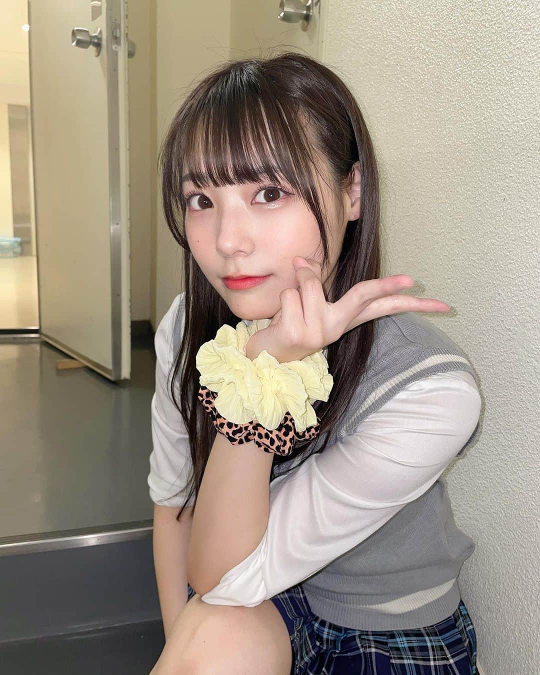 李始燕さんのインスタグラム写真 - (李始燕Instagram)「ぎゃる  .  .  .  .  .  .  .  .  .  .  .  .  .  #00 #00line #00년생 #22歳 #23 #ootd #fyp #fypシ #daily #osaka #japan #korean #関西 #大阪 #韓国 #韓国ファッション #韓国語 #ギャル #갸루 #갸루피스 #일본여행 #일본 #오사카여행 #교복 #교복스타그램 #制服 #jk #jkブランド #ギャルコーデ #制服ディズニー」6月19日 19時36分 - siyo.co.kr