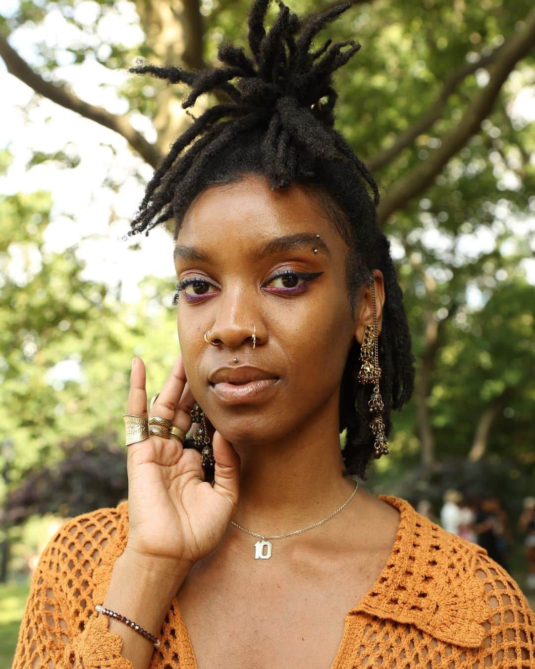 Vogueさんのインスタグラム写真 - (VogueInstagram)「Fort Greene Park was overflowing with Black joy yesterday. An abundance of beaming smiles and sweltering skin were at every turn during @thelayoutco’s celebration of Black expression and community. Founded by @emilyanadu, Manushka Magloire, @michaeloloyede_, and Cyrus Aaron (@officialallycy) after the murder of George Floyd, The Lay Out creates events throughout the year where Black folks can take up space without fear of their own environment.  At the link in our bio, celebrate #Juneteenth with a look inside the event.」6月20日 5時31分 - voguemagazine