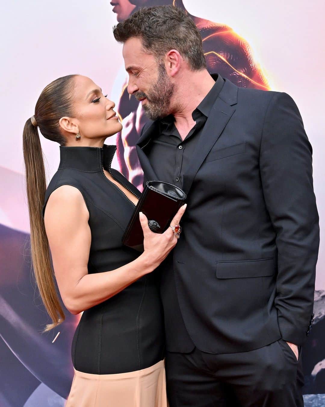 E! Onlineさんのインスタグラム写真 - (E! OnlineInstagram)「Let's get loud for JLO's "Daddy Appreciation Post.”🔥👀 See the NSFW photo she shared of Ben Affleck in honor of #FathersDay—link in bio. (📷: Getty)」6月20日 6時00分 - enews