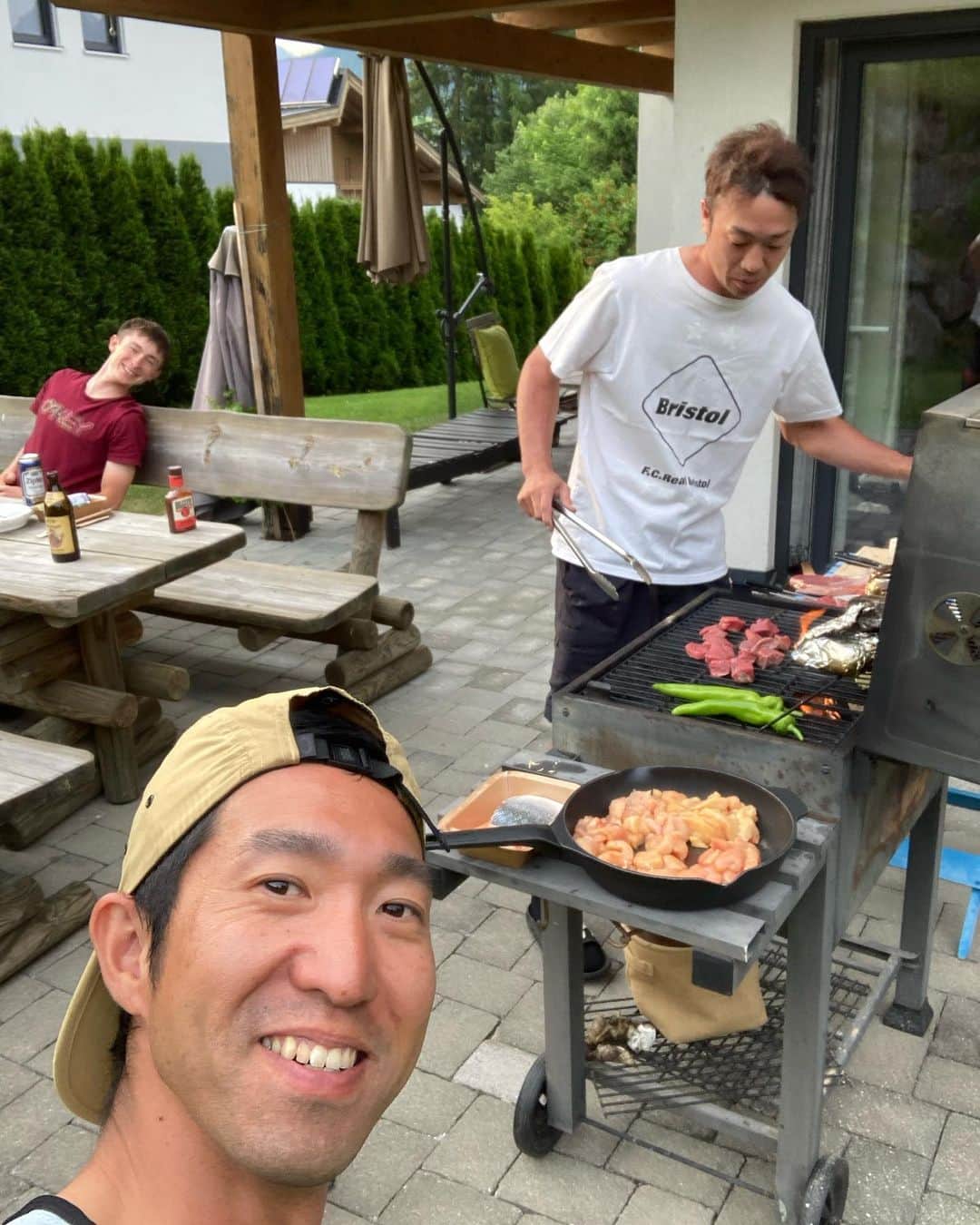 山本幸平さんのインスタグラム写真 - (山本幸平Instagram)「マウンテンバイクワールドシリーズ2戦のサポートに来てくれた　@y.fukumitsu  日本での仕事もある中できてくれて、ありがとう‼️」6月20日 6時18分 - kohey55
