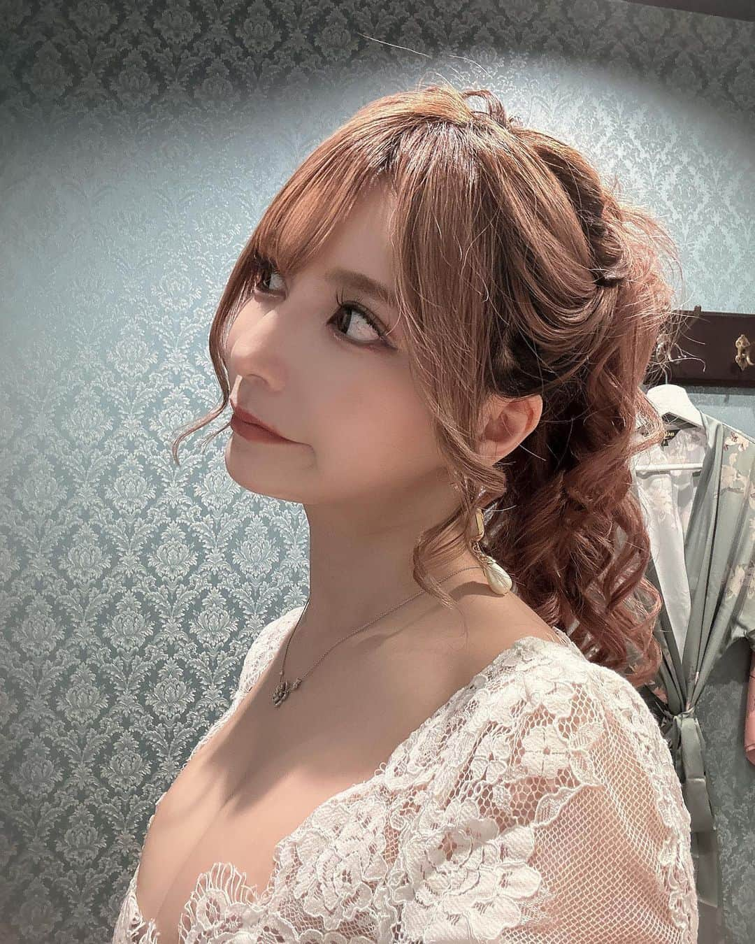 五十嵐美咲さんのインスタグラム写真 - (五十嵐美咲Instagram)「@a_clinic_ginza   aスレッド後 腫れも痛みもなく自然と上がってる👶 人中顎ボトもいい感じでしっかり効いてます🙆‍♀️ 点滴は安定のnmnとスーパーグルタチオン 点滴は二週間に一回が良さげ。 半年分まとめて打てたらいいのに🥹🥹🥹笑  #美容#小顔#ボトックス#点滴#aスレッド #糸リフト #aclinic #aclinic銀座 #aclinic新宿 #aclinic名古屋 # aclinic大阪 #aclinic福岡 #aclinic池袋 #aclinic仙台 #aクリニック #エークリニック #小顔  #リフトアップ #美容外科 #美容皮膚科 #美容クリニック #スレッドリフト #小顔整形 #たるみ改善 #山田哲雄」6月20日 6時14分 - igarashi_misaki