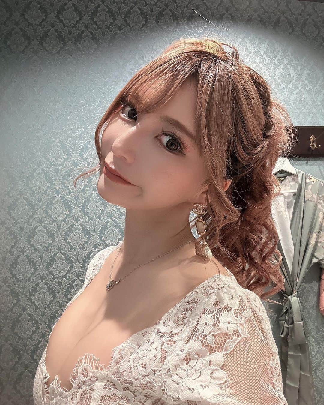 五十嵐美咲さんのインスタグラム写真 - (五十嵐美咲Instagram)「@a_clinic_ginza   aスレッド後 腫れも痛みもなく自然と上がってる👶 人中顎ボトもいい感じでしっかり効いてます🙆‍♀️ 点滴は安定のnmnとスーパーグルタチオン 点滴は二週間に一回が良さげ。 半年分まとめて打てたらいいのに🥹🥹🥹笑  #美容#小顔#ボトックス#点滴#aスレッド #糸リフト #aclinic #aclinic銀座 #aclinic新宿 #aclinic名古屋 # aclinic大阪 #aclinic福岡 #aclinic池袋 #aclinic仙台 #aクリニック #エークリニック #小顔  #リフトアップ #美容外科 #美容皮膚科 #美容クリニック #スレッドリフト #小顔整形 #たるみ改善 #山田哲雄」6月20日 6時14分 - igarashi_misaki