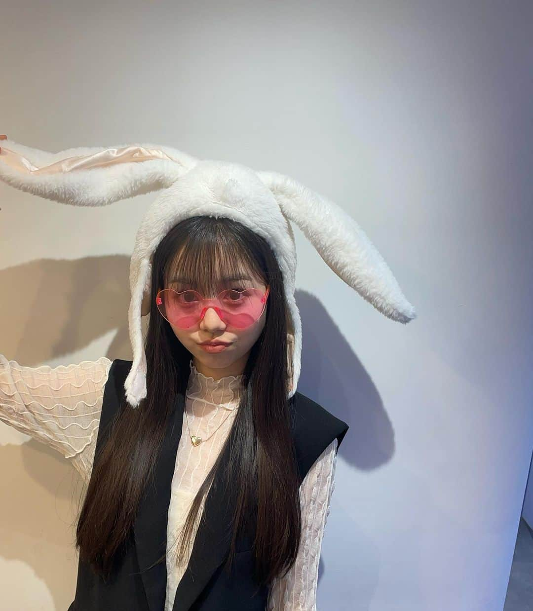 陣ノ内柚来さんのインスタグラム写真 - (陣ノ内柚来Instagram)「うさゆら🐇♡おうちで飼ってみるのはどう？？ ・ ・ #05 #fyp #うさぎ帽子 #うさみみ帽子 #うさみみ #bloomstudio #フォトスポット #新大久保 #コスプレ #ジレコーデ #シアートップス #シアートップスコーデ」6月19日 21時33分 - yura_world