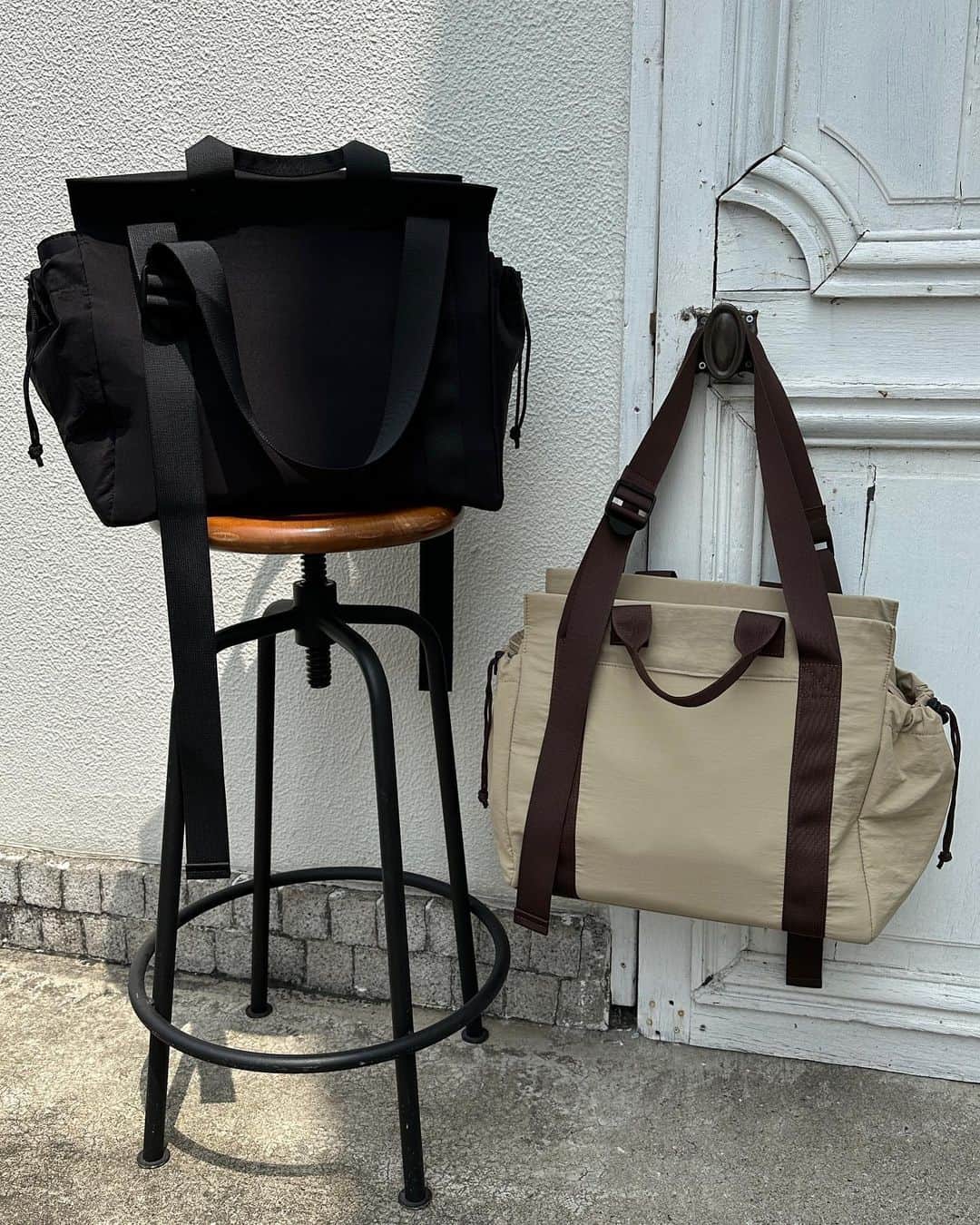 レプシィムさんのインスタグラム写真 - (レプシィムInstagram)「MATERNITY ITEM 196781 MTマルチポケハッスイTOTE  シンプルなデザインなのでパパにもママにもお使いいただきやすいです。しっかり自立する形で、オムツ交換時も荷物が取り出しやすくおすすめです。  アイテムはタグ🏷️or プロフィールのURLから ご覧いただけます ▶︎ @lepsim_official  #LEPSIM #レプシィム #マタニティ #マタニティアイテム #ママバッグ #ペアレンツバッグ #トートバッグ #totebag #bag #maternitybag #ママコーデ」6月19日 21時41分 - lepsim_official