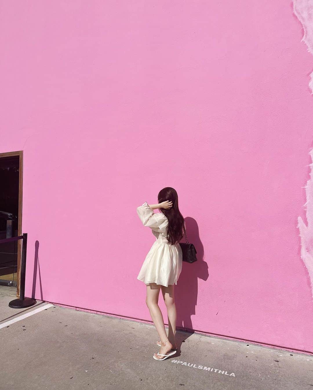 スヒョンさんのインスタグラム写真 - (スヒョンInstagram)「♥ 폴스미스 핑크월에 예쁜 그림이 생겼다 (🩷.🩷) 𝑱𝒂𝒏𝒈𝒔𝒖𝒉𝒚𝒖𝒏」6月19日 21時42分 - jshs2