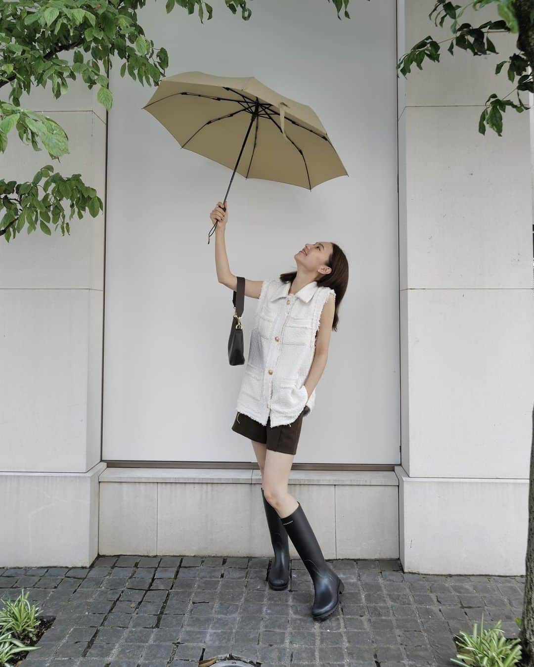 seikaさんのインスタグラム写真 - (seikaInstagram)「雨の日を、いつもより特別な日にしたい！ ⁡ そんな私が使っている雨の日ツールや靴、 そして最近買った購入品を使った 雨の日LOOK BOOKをYouTubeで撮りました🎞 ⁡ 雨の日はキュロットや、ミニワンピを着て 長靴を履くだけで気分があがる！」6月19日 21時52分 - seika_boo