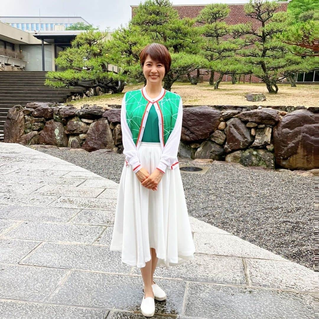 村井美樹さんのインスタグラム写真 - (村井美樹Instagram)「明日6月20日(火) テレビ朝日系 19時〜 #謎解き伝説のミステリー 3時間SPにVTR出演します☺️  日本史上最大の謎　#本能寺の変 🔥  なぜ #織田信長 は #明智光秀 に裏切られたのか？  私は、#広島 と #岡山 の謎を調査しています。ぜひご覧ください✨  衣装の緑のカーディガンは  カーディガン @ailefanm @mamikofurutani  #村井美樹 #金子拓先生 #桐野作人先生　 #常国寺 #林原美術館」6月19日 22時08分 - miki_murai_