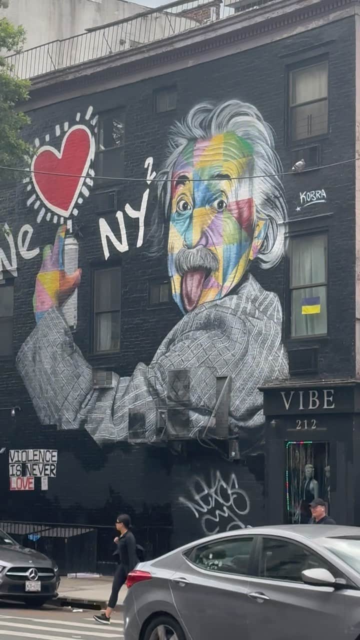 アルベルト・アインシュタインのインスタグラム：「Spotted on a New York street corner by an Einstein superfan. Thanks, Melissa!」
