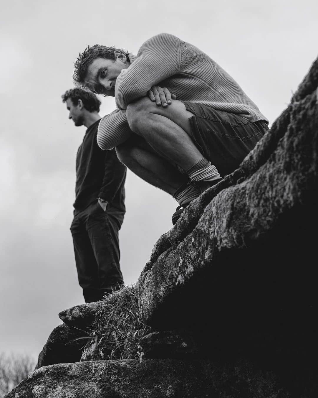 のインスタグラム：「“Ocean swells can be scary and beautiful. You’ll be slowly rising to the top of what seems like a small hill, and you can see for miles, and then you’re dropped down into it, and you really appreciate that drop.” Professional adventurers Ross and Hugo Turner (@theturnertwiins)—featured in the Water Issue—on the thrills of life at sea. (Photos: @richardgaston)」