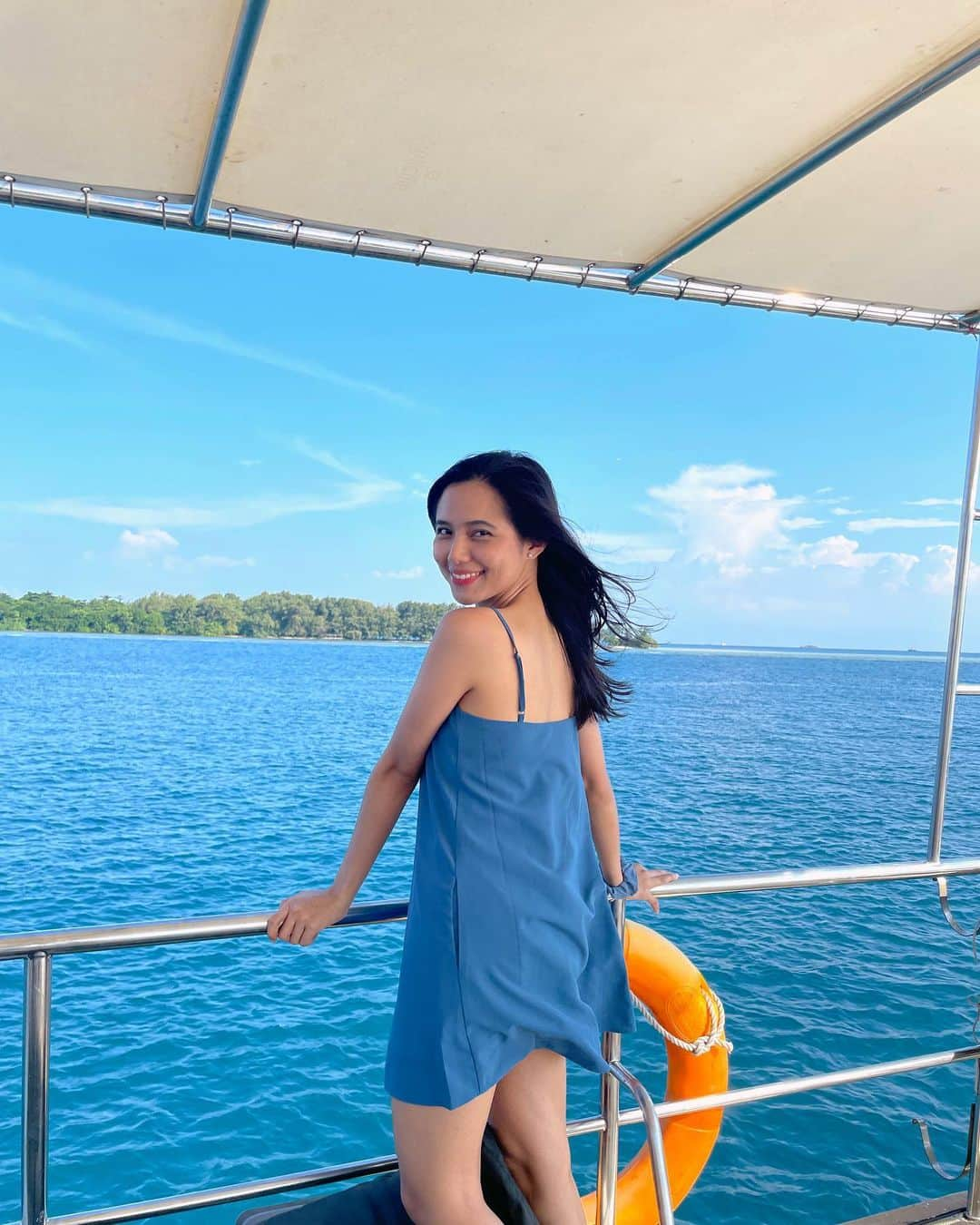 ジェニファー・ラヘル・ナタシャさんのインスタグラム写真 - (ジェニファー・ラヘル・ナタシャInstagram)「Jakarta rasa Bali🌤️💙」6月19日 22時15分 - rclnatasyaa