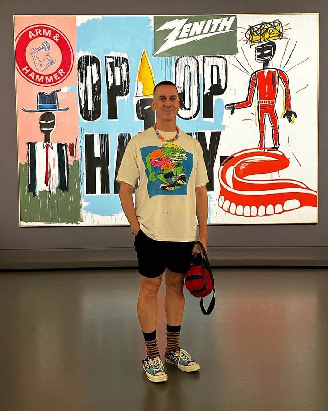 ジェレミー・スコットのインスタグラム：「THE WARHOL & BASQUIAT EXHIBIT AT THE @fondationlv ALSO FEATURING WORKS BY FUTURA 2000, KEITH HARING AND MY DEAR @kennyscharf AS WELL ! 🖼️ 🏺 🎨 SPECIAL GUEST APPEARANCE BY  @michelgaubert 💘」