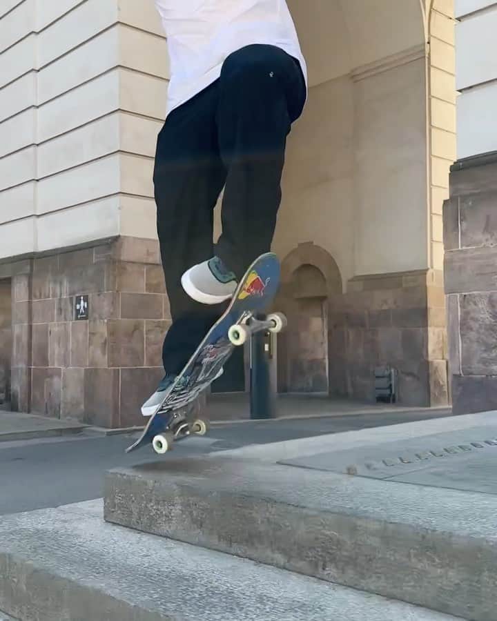ジェイミー・フォイのインスタグラム：「🇩🇰2023  #deathwishskateboards #dickiesskate #nbnumeric #redbull #ccsskate」