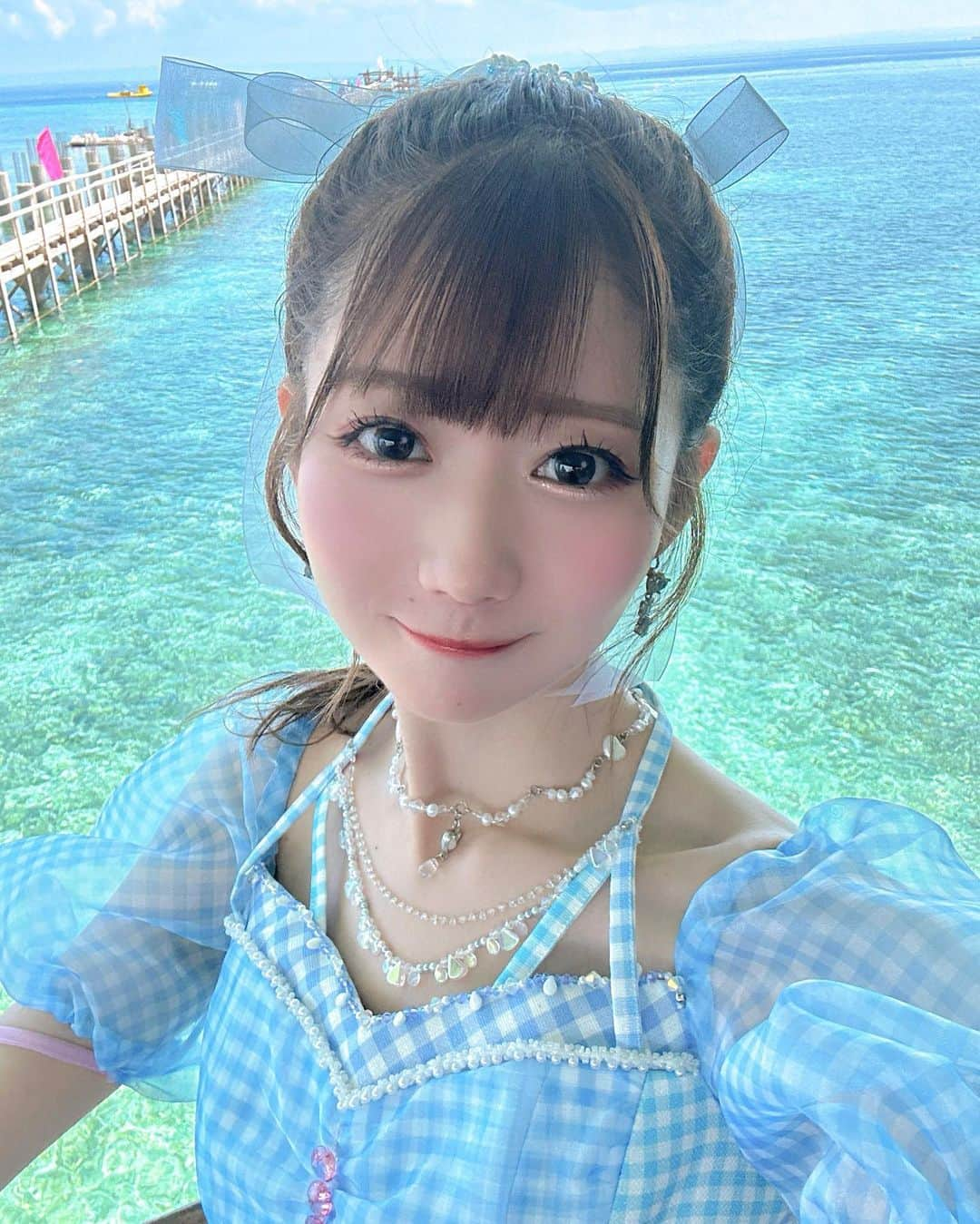 大谷映美里さんのインスタグラム写真 - (大谷映美里Instagram)「「ナツマトペ」 MVが公開されました🌻🌻🌻 キラキラな夏アゲソング🎧大好き♡  今回はフィリピンで！撮影してきました🏝️💞 ギラッギラな日差しの中がんばったよ🫡✊🏻☀️ やっぱりみんなといると楽しいな〜〜〜  14thシングルも一緒に過ごしてもらえたら嬉しいです🩷 イコラブと夏、始めよう〜✊🏻🐬✨ #ナツマトペ」6月19日 22時29分 - otani_emiri