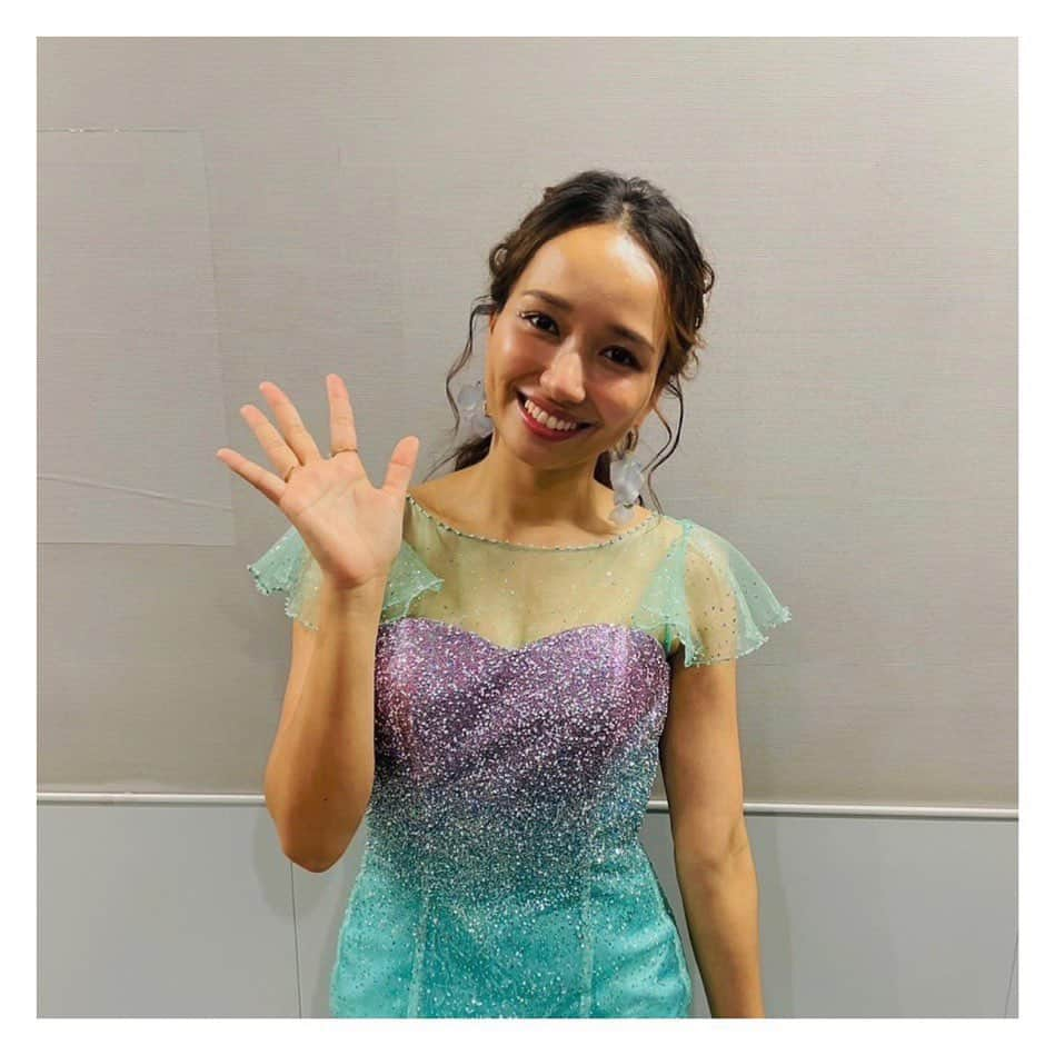 豊原江理佳さんのインスタグラム写真 - (豊原江理佳Instagram)「#cdtvライブライブ  ありがとうございました♪  初めてフルサイズで #パートオブユアワールド  を歌わせていただき さらにアリエルの気持ちを表現できた気がします☺️ この歌が、映画が、沢山の人の心に届きますように😌  今日はこの入浴剤で暖まって寝ます😪  #リトルマーメイド #アリエル #豊原江理佳」6月19日 22時31分 - erika_lunat