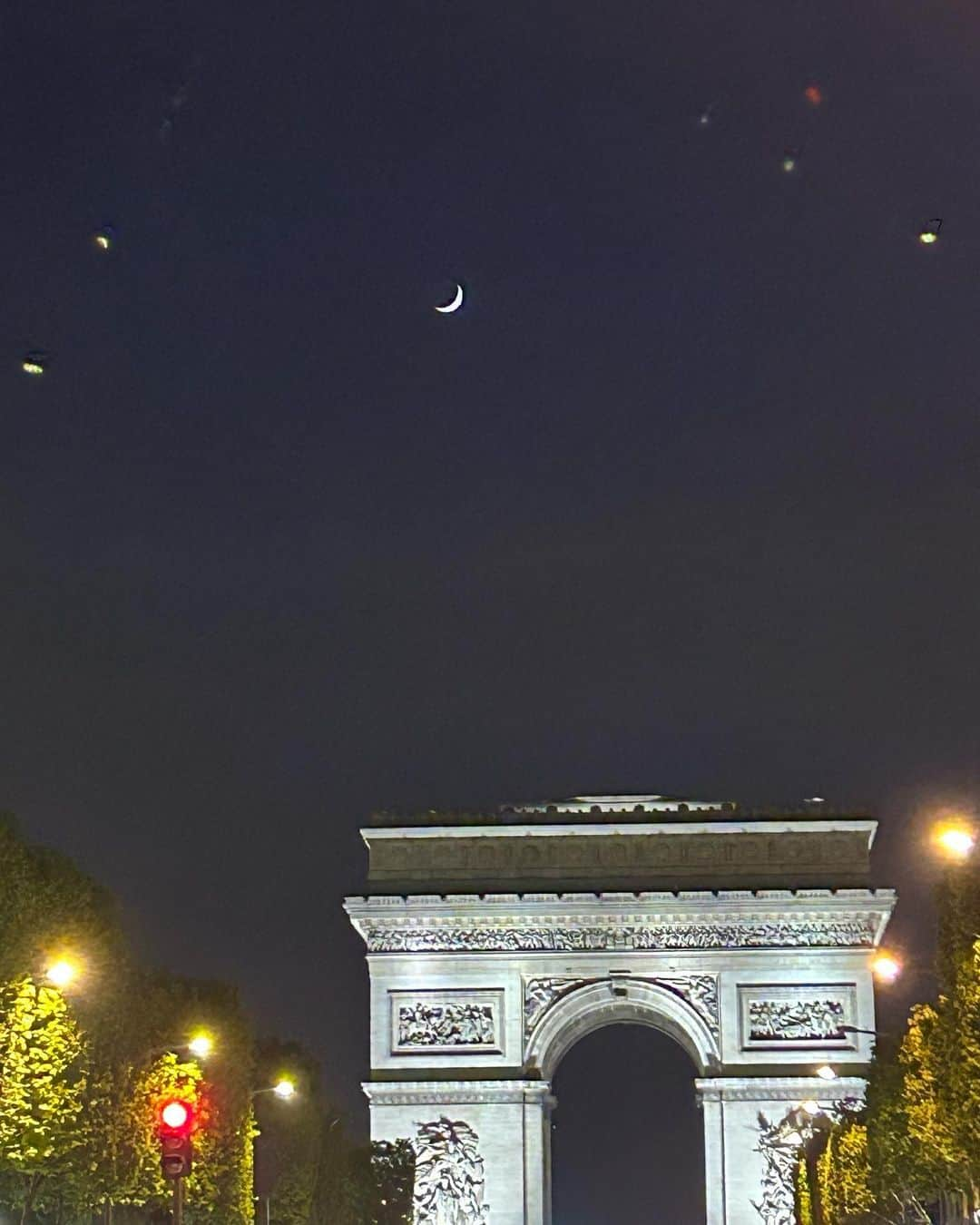 田澤明日香のインスタグラム：「The beautiful Champs Elysées🖤  #champselysees #Paris」